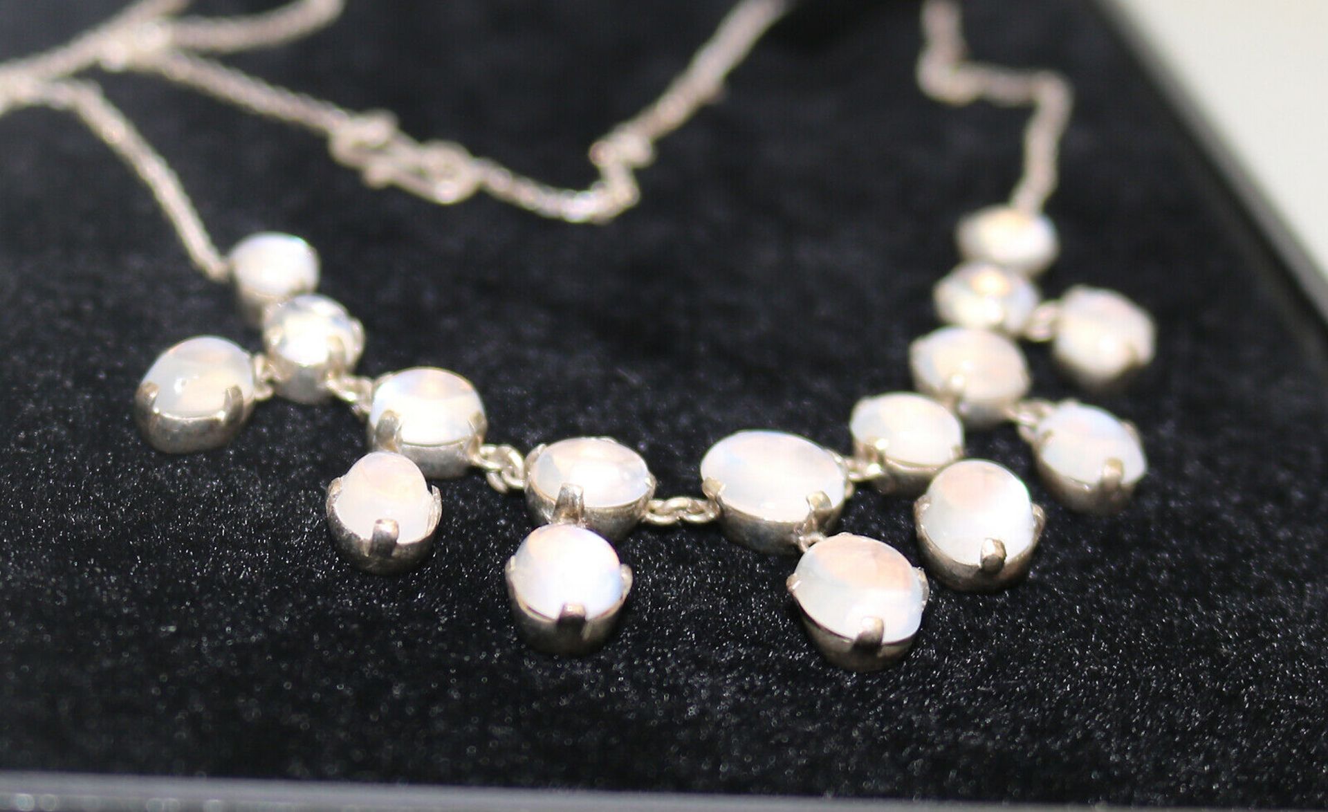 A fine Moonstone & solid silver Necklace, boxed - Image 5 of 5