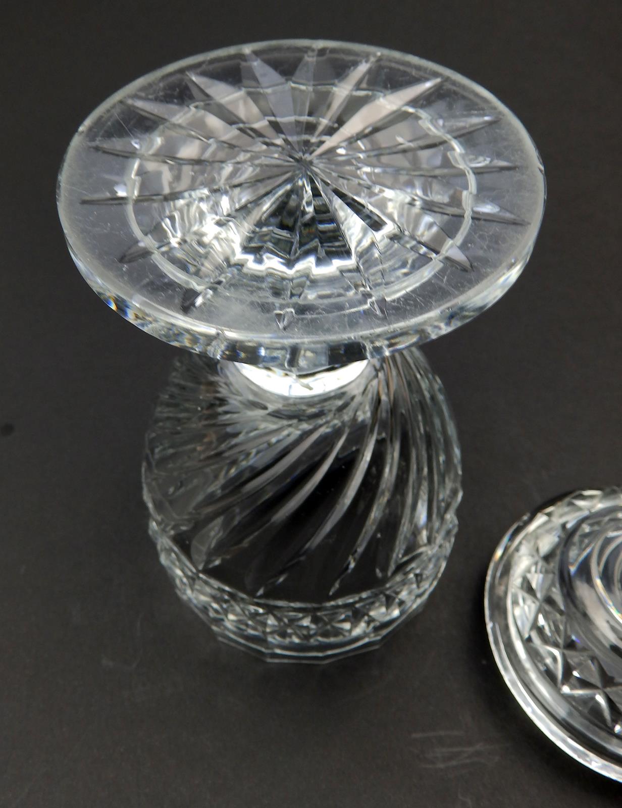 A fine lidded Anglo / Irish cut glass lidded Vase C.19thC - Image 8 of 10