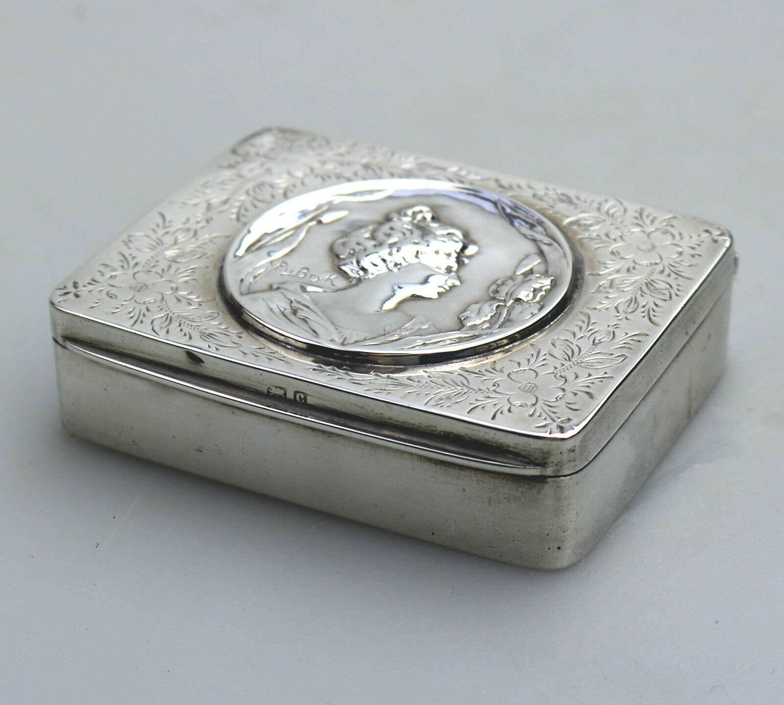 A fabulous Art Nouveau solid silver Snuff Box with Maiden C.1902 - Image 3 of 8