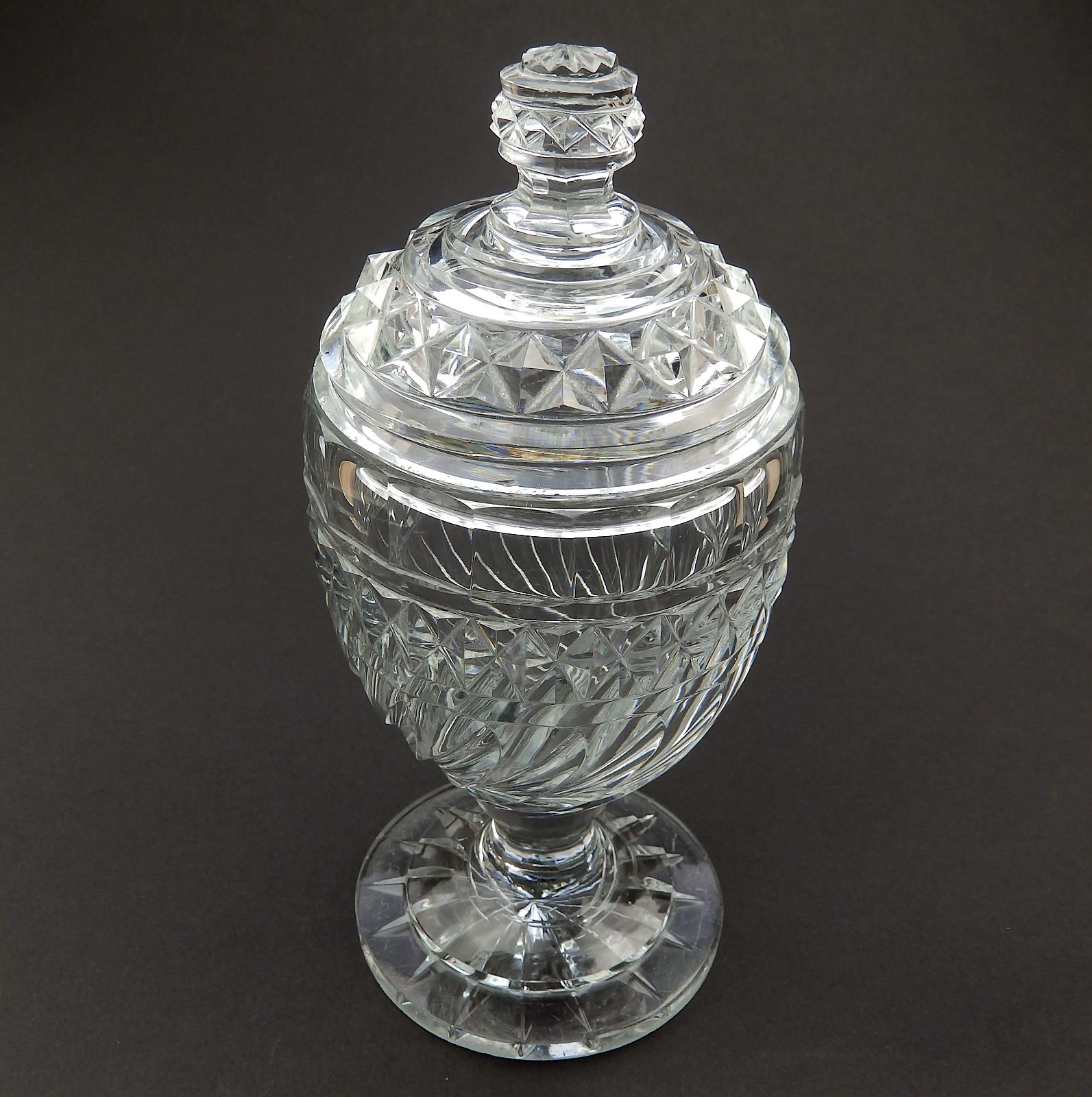 A fine lidded Anglo / Irish cut glass lidded Vase C.19thC - Image 2 of 10
