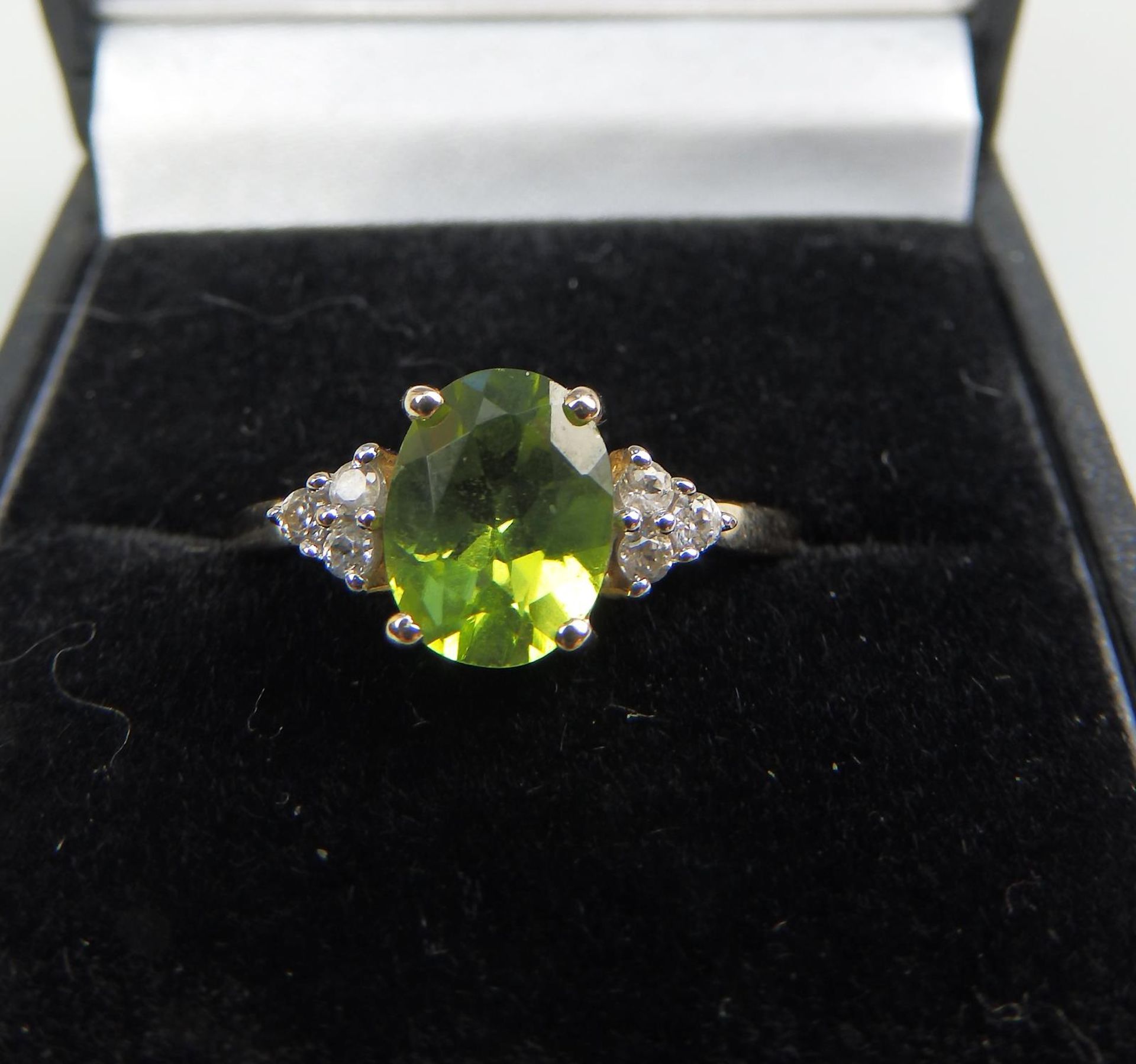 A 9ct gold, peridot and Diamond 7 stone Ring, boxed - Image 5 of 6