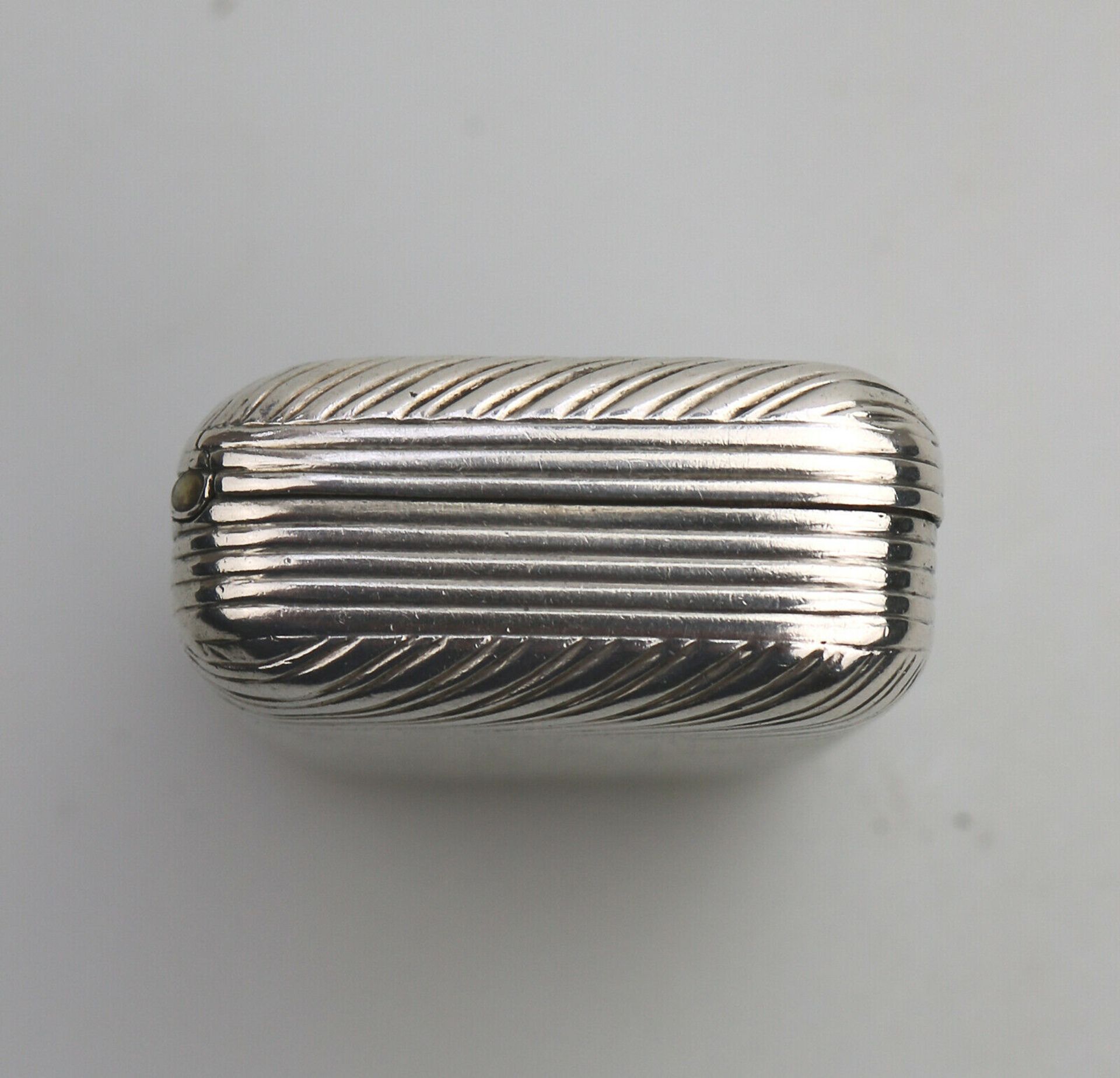 A good French solid silver reeded rectangular Snuff Box C.1830 - Image 6 of 10