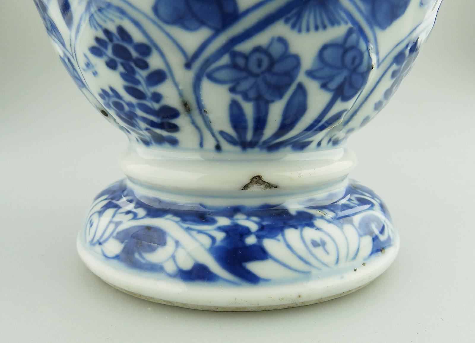 A very fine Chinese porcelain hand painted Vase C.17thC - Image 7 of 10