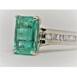 Certified 2.03 Ct Natural Colombia Emerald And Diamonds 18K White Gold Ring