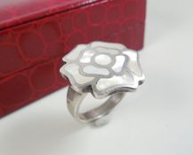 Flower Shaped Mother Of Pearl Silver Ring