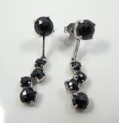 Hinged Earrings With Black Stone