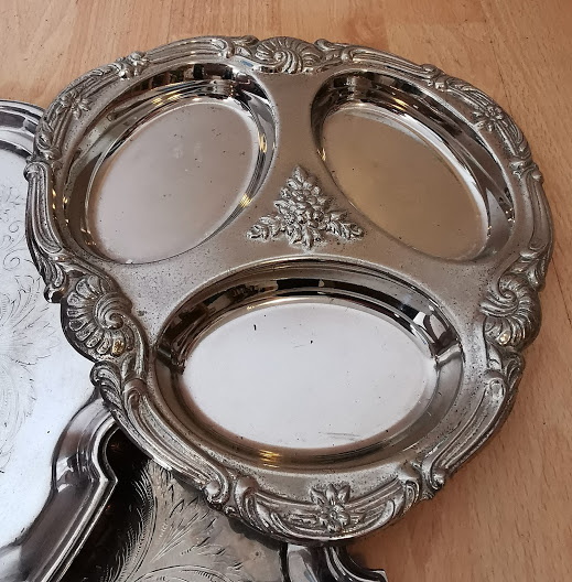 Four pieces silver plate/white metal. Trays Serving dish etc. - Image 4 of 4