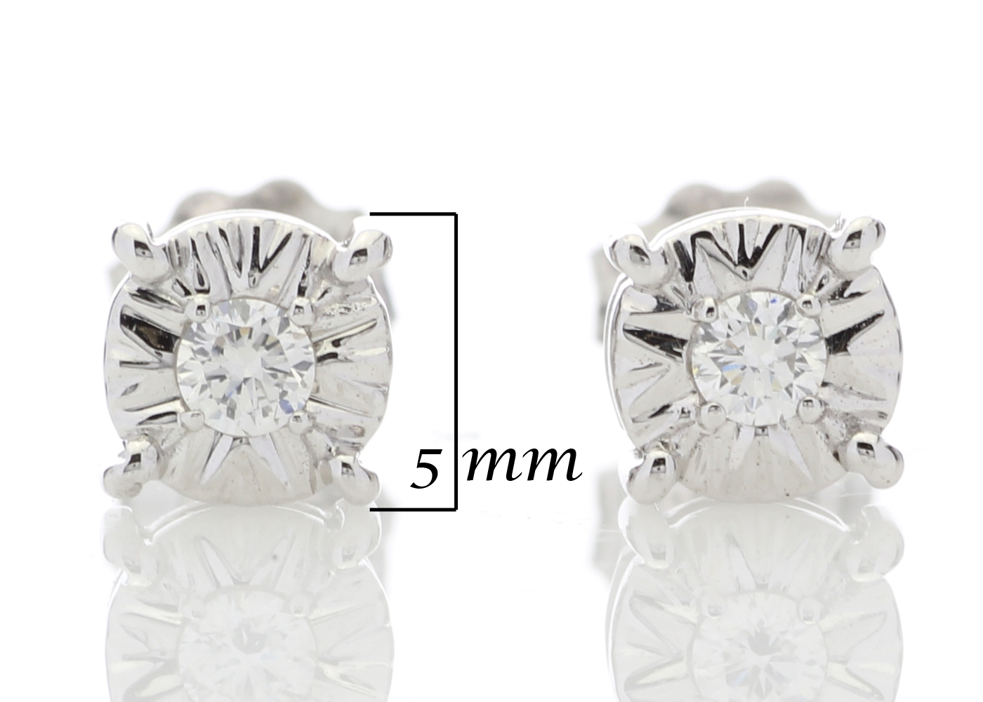9ct White Gold Claw Set Diamond Earrings 0.10 Carats - Image 5 of 6
