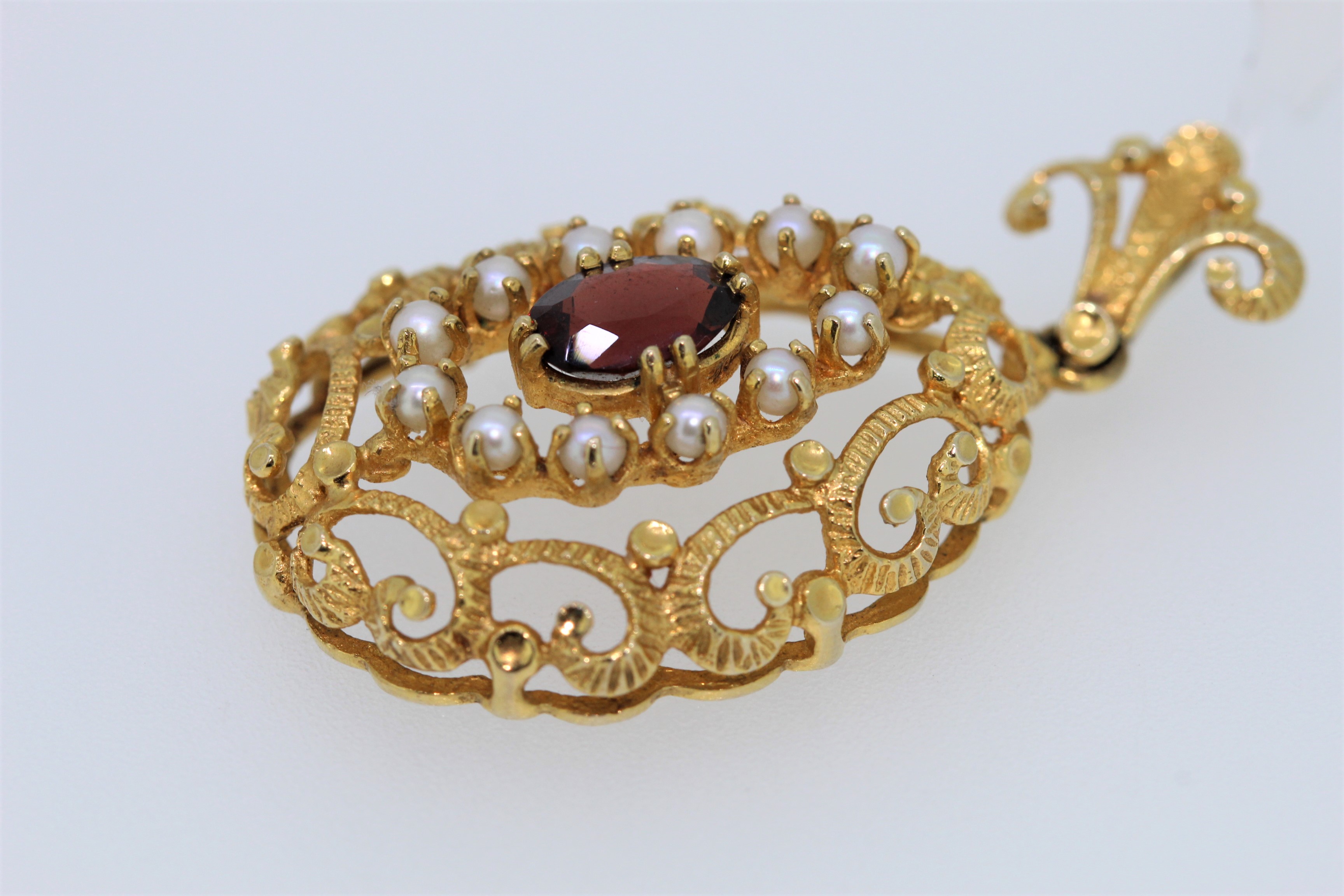 9k Yellow Gold Vintage Garnet And Seed Pearl Pendant - Image 2 of 4