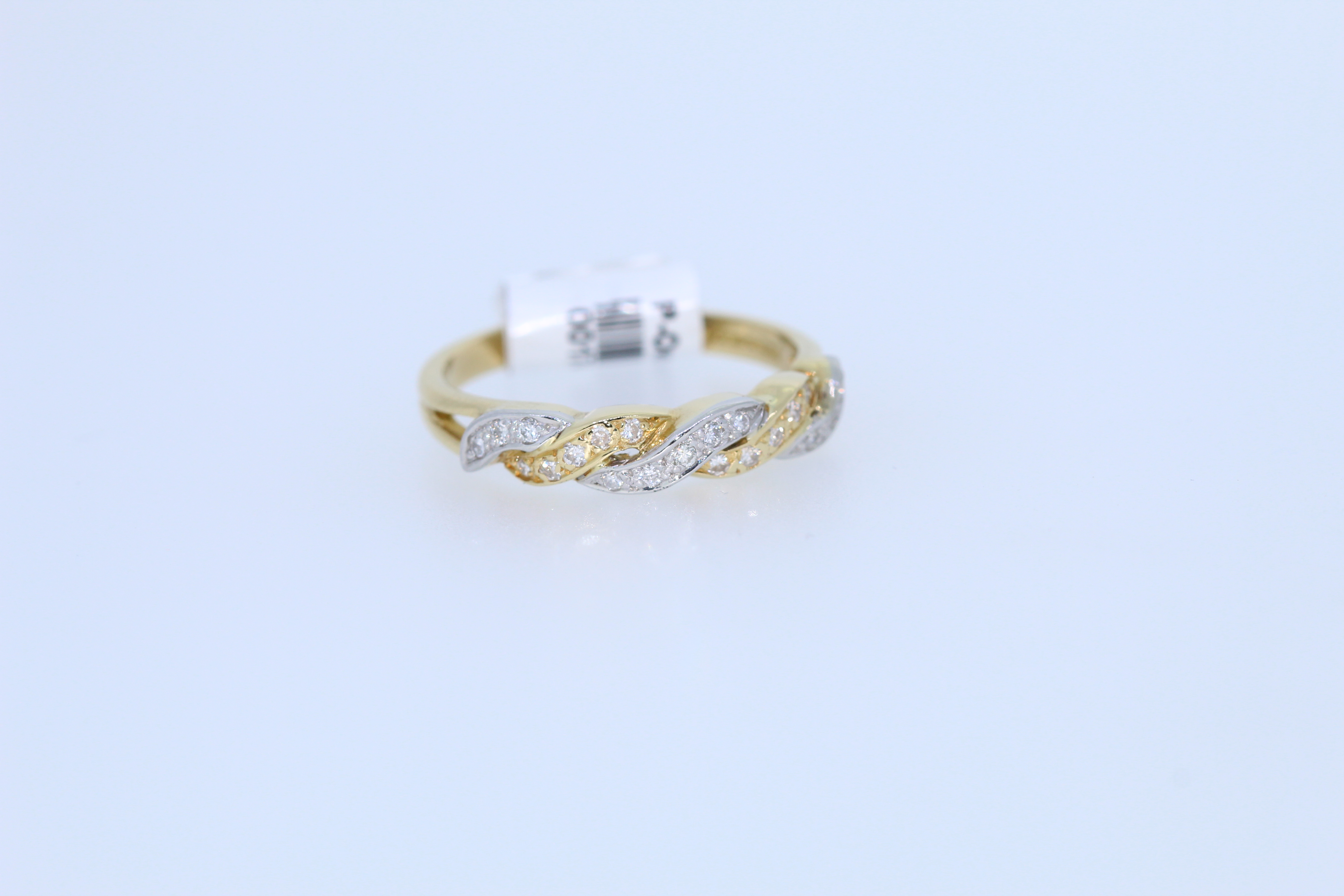 18ct Yellow And White Gold Crossover Diamond Ring - Image 4 of 4