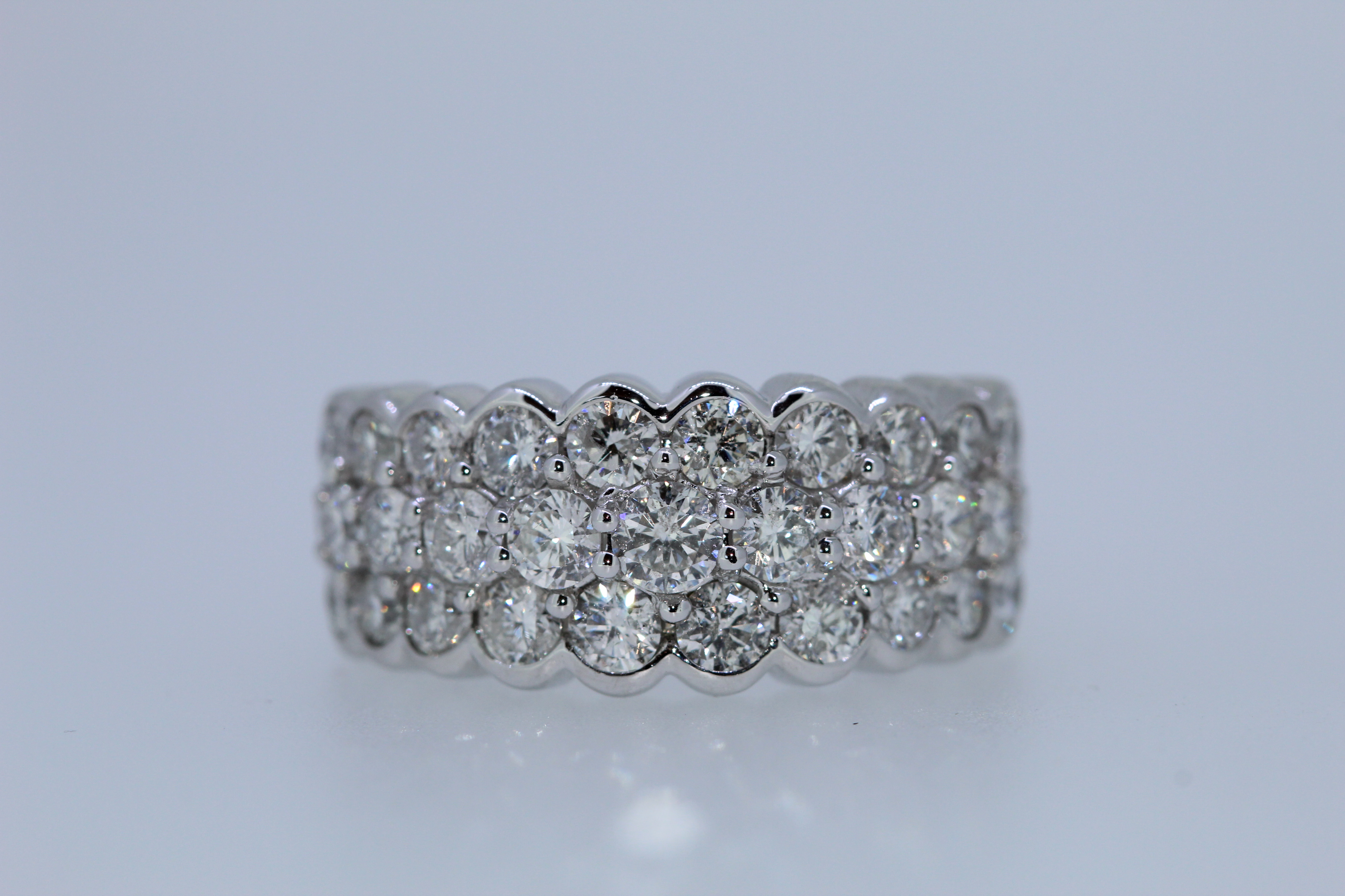 14ct White Gold Three Row Diamond Band - Image 4 of 4