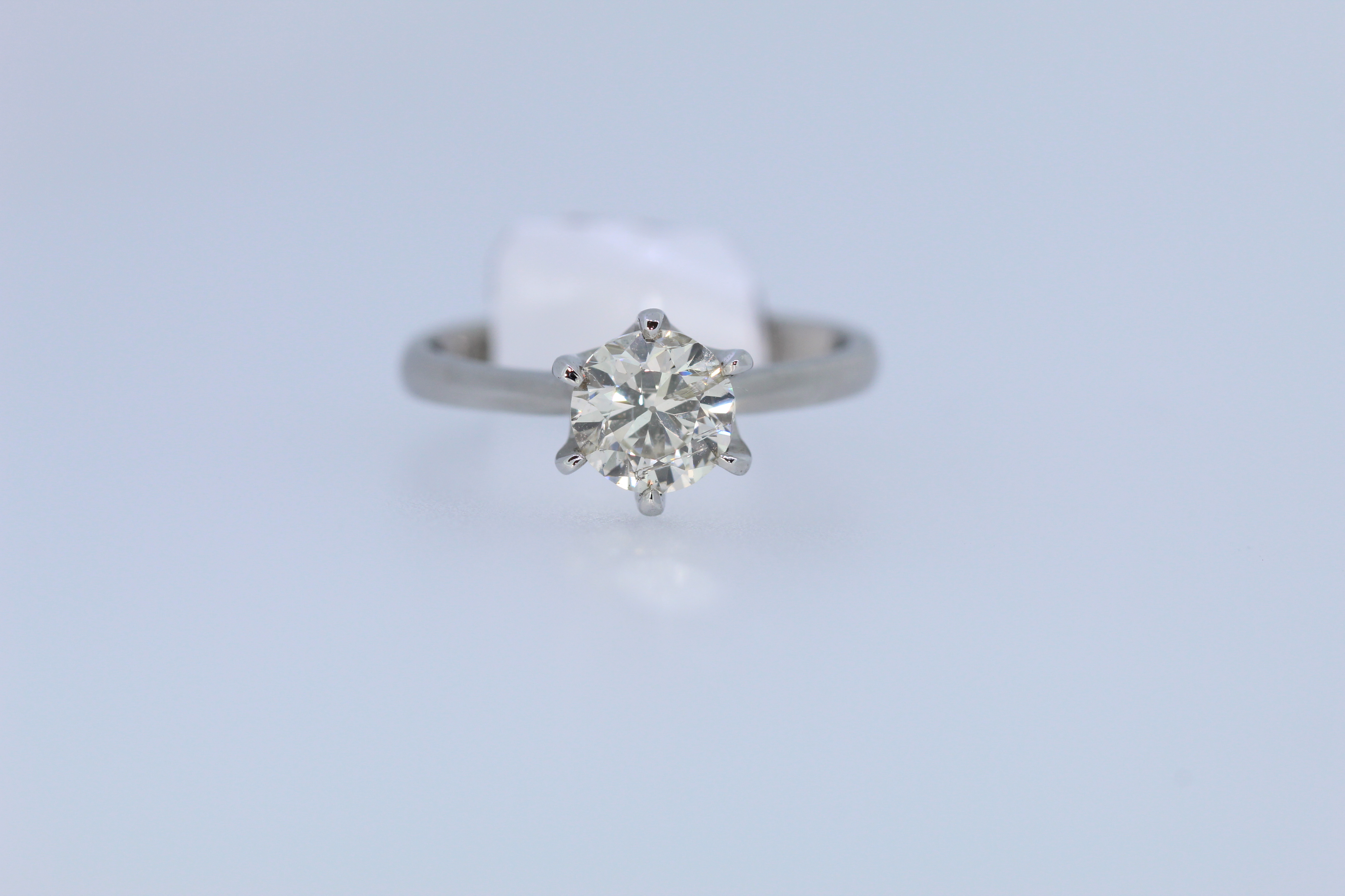 18ct White Gold Solitaire Diamond Ring - Image 5 of 6