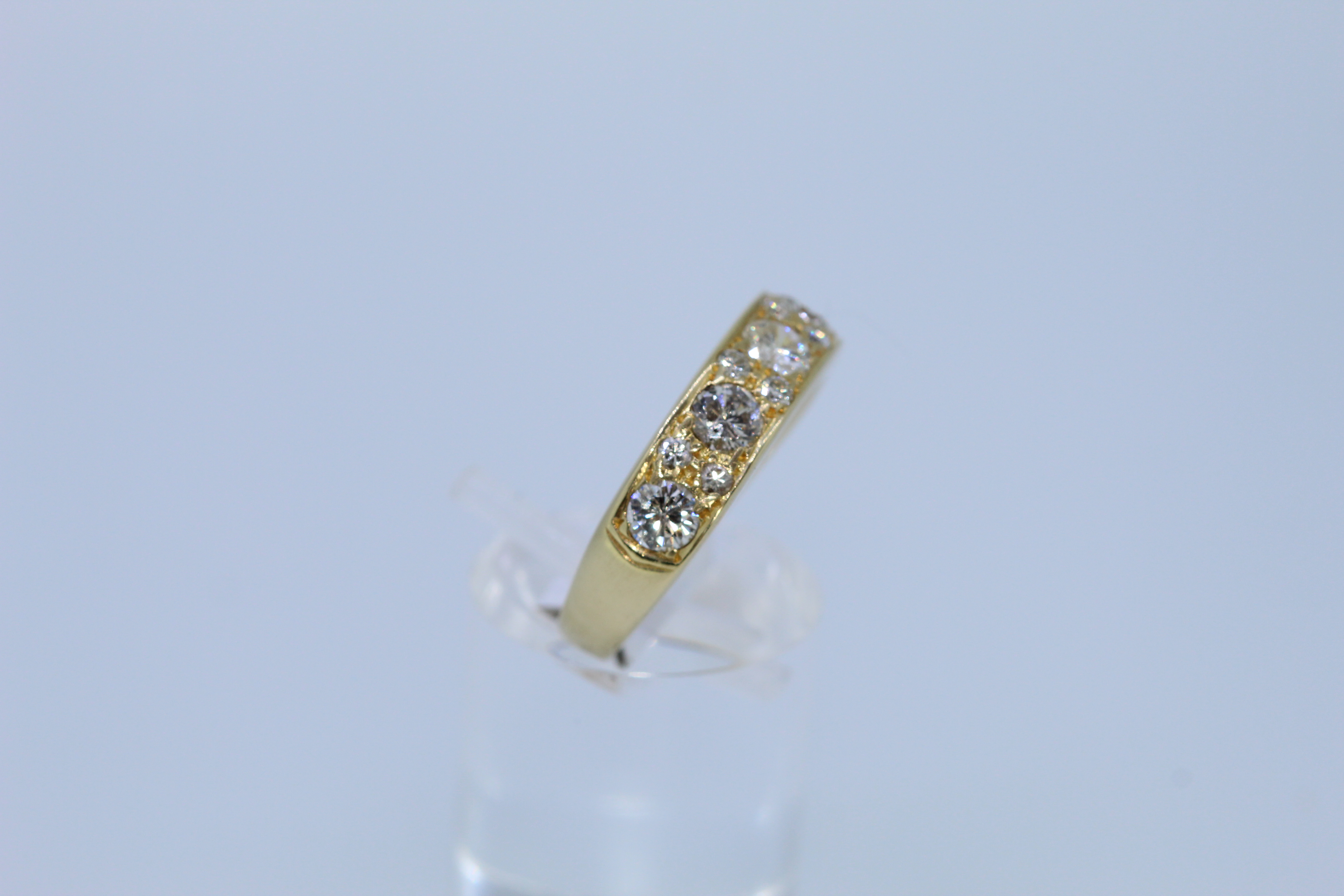 18ct Yellow Gold Diamond Set Band - Image 2 of 4