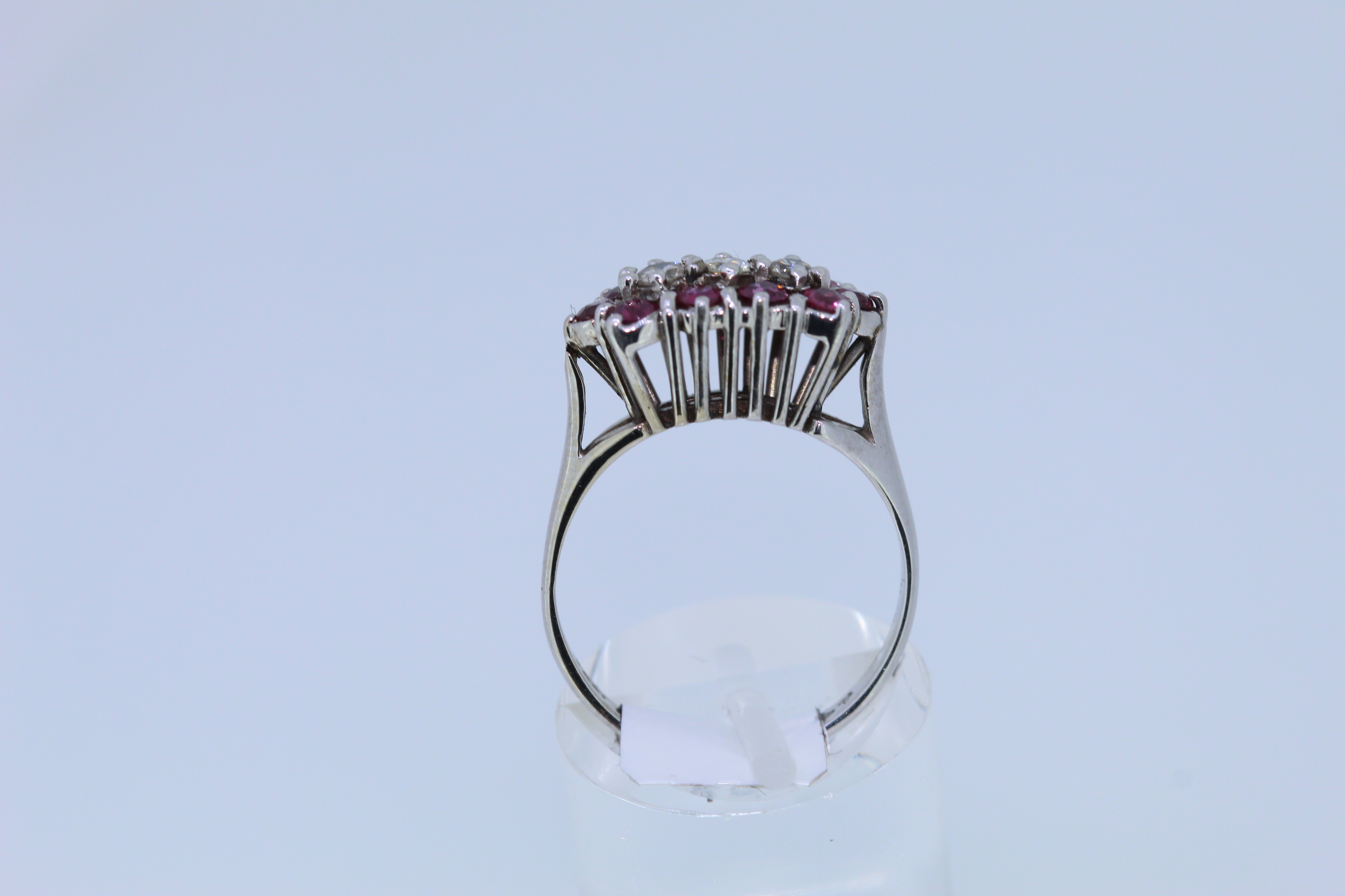 18ct White Gold Ruby And Diamond Ring - Image 2 of 5