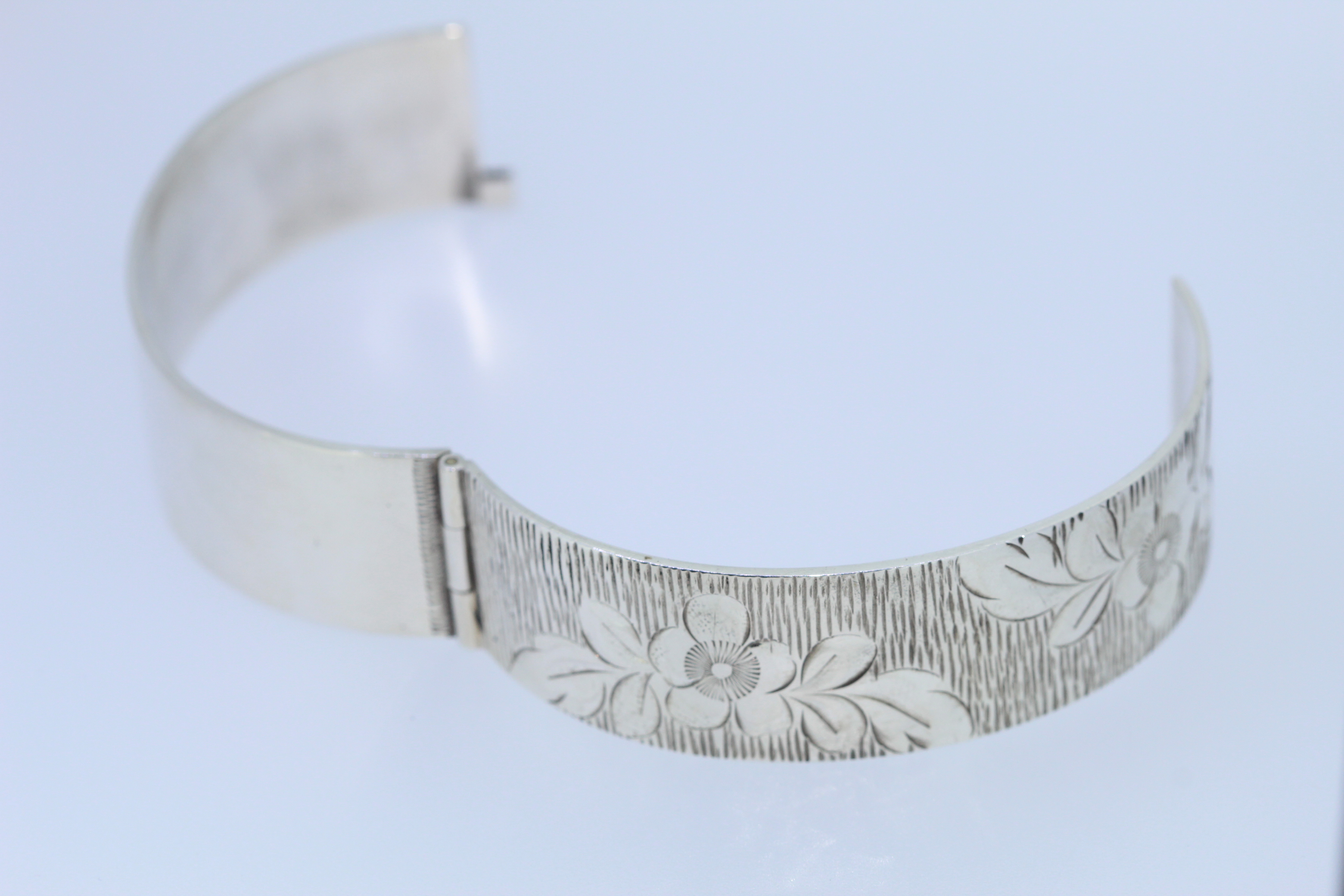 Silver Hallmarked Vintage Hand Engraved Bangle - Image 3 of 3