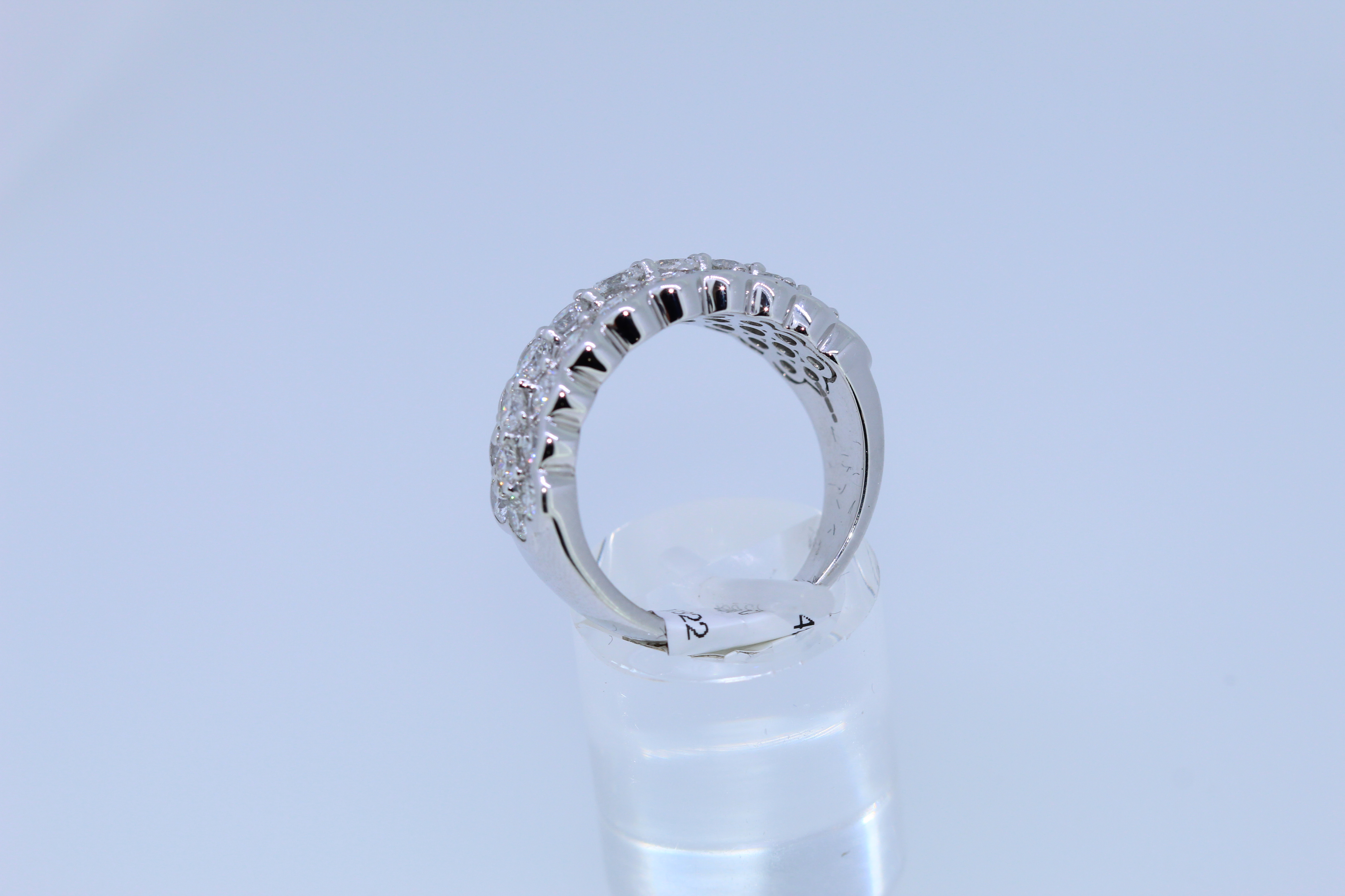 14ct White Gold Three Row Diamond Band - Image 3 of 4