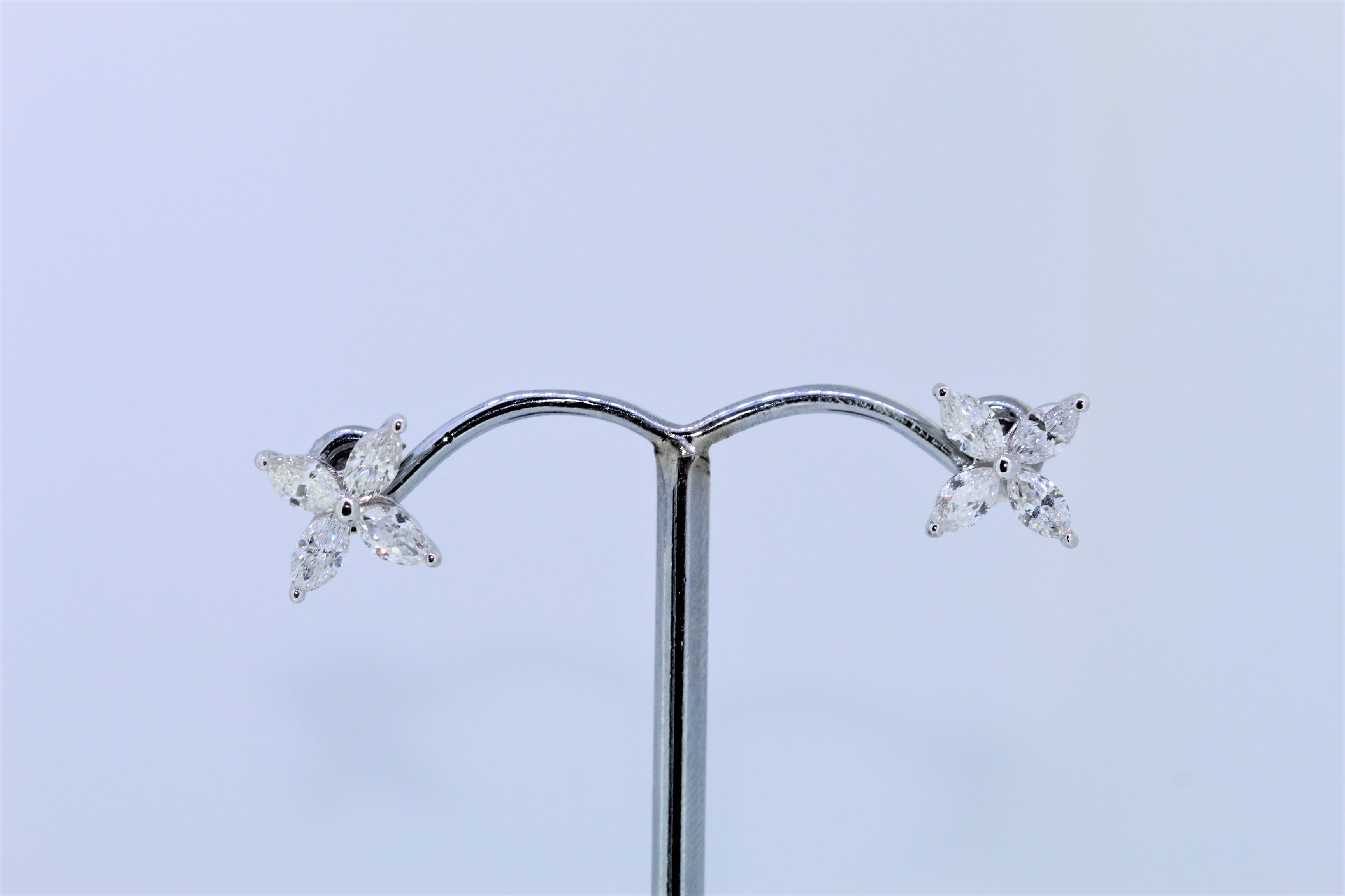 18k White Gold Marquise Cut Diamond Set Earrings - Image 4 of 5