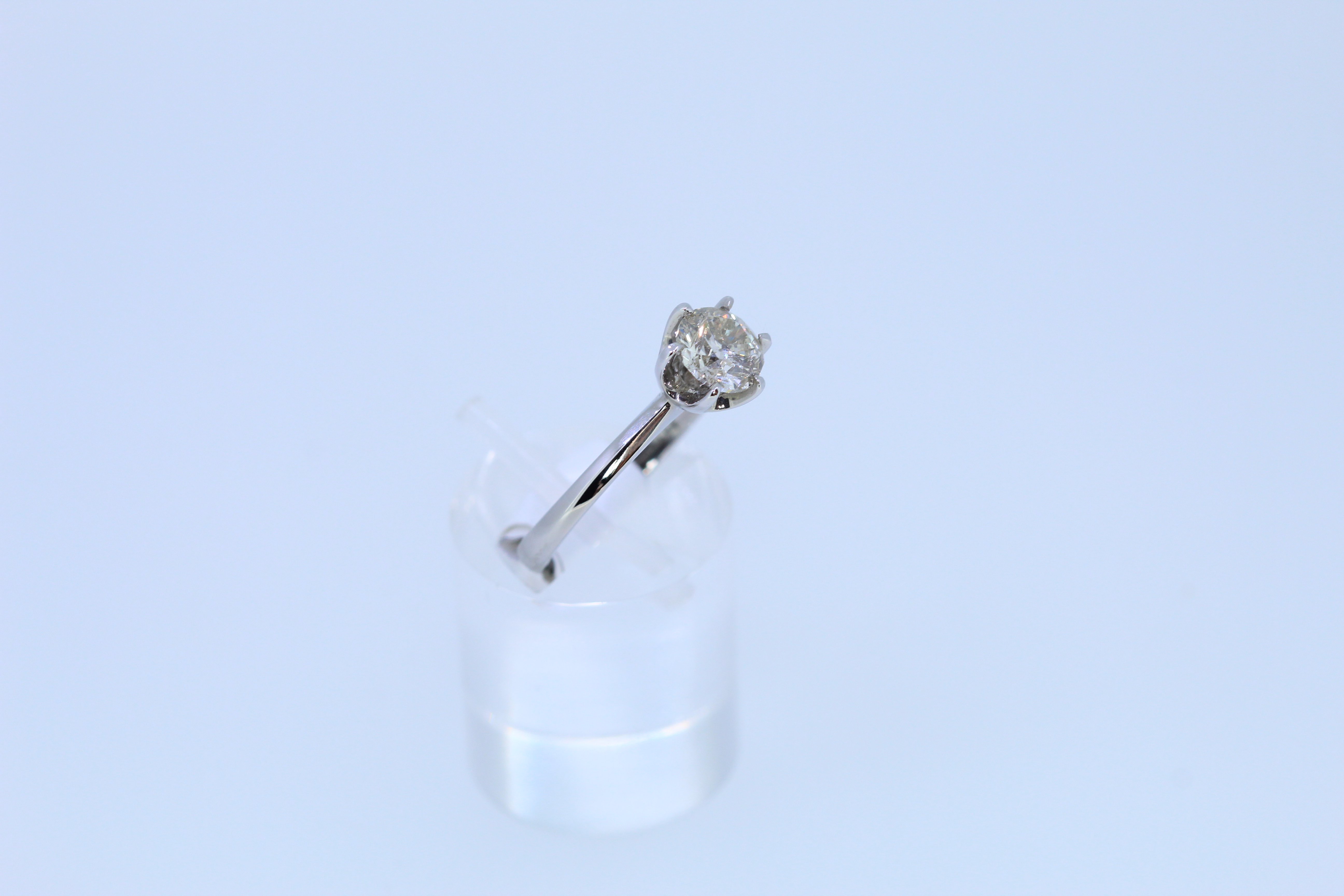 18ct White Gold Solitaire Diamond Ring - Image 2 of 6