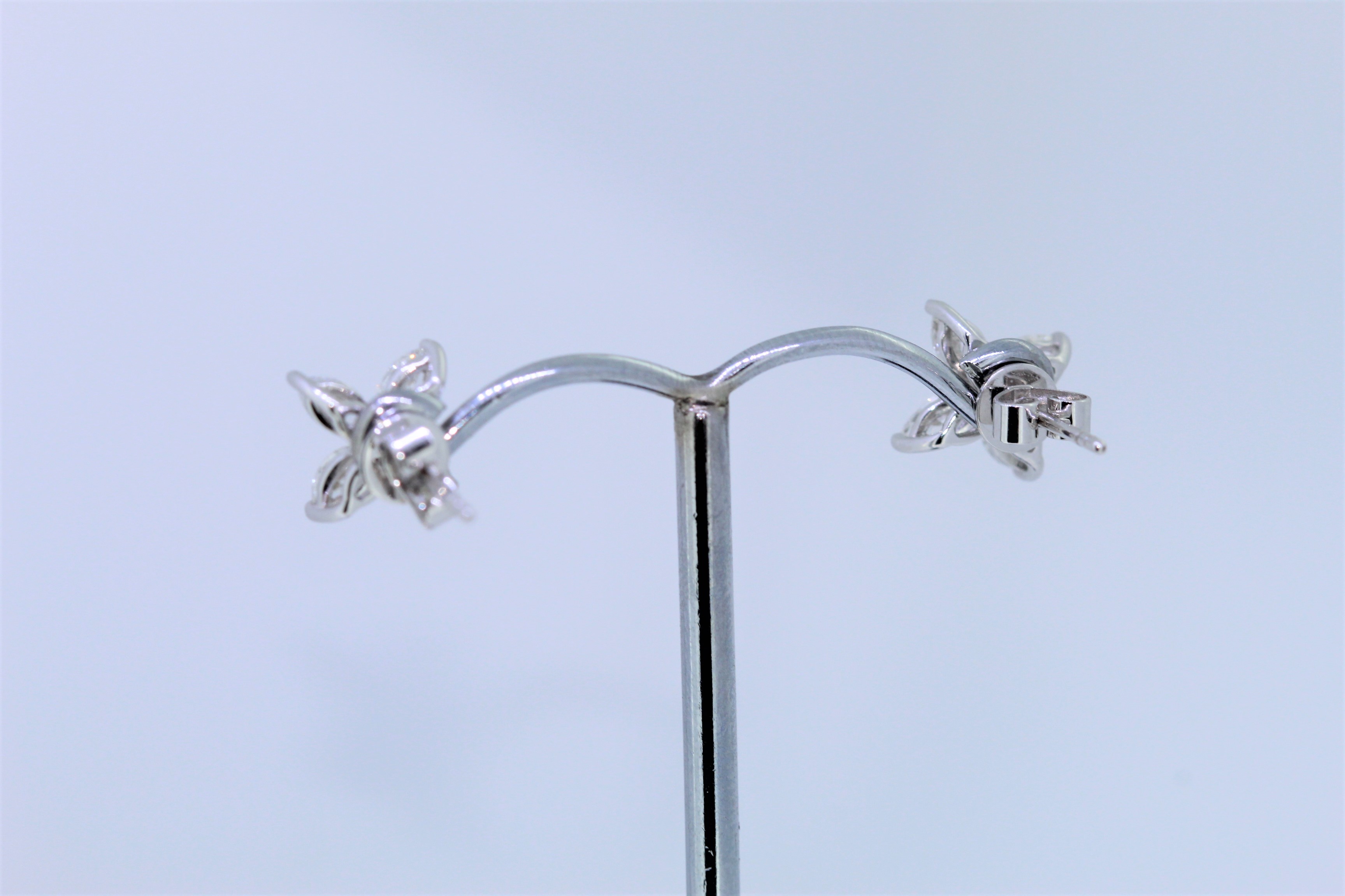 18k White Gold Marquise Cut Diamond Set Earrings - Image 5 of 5