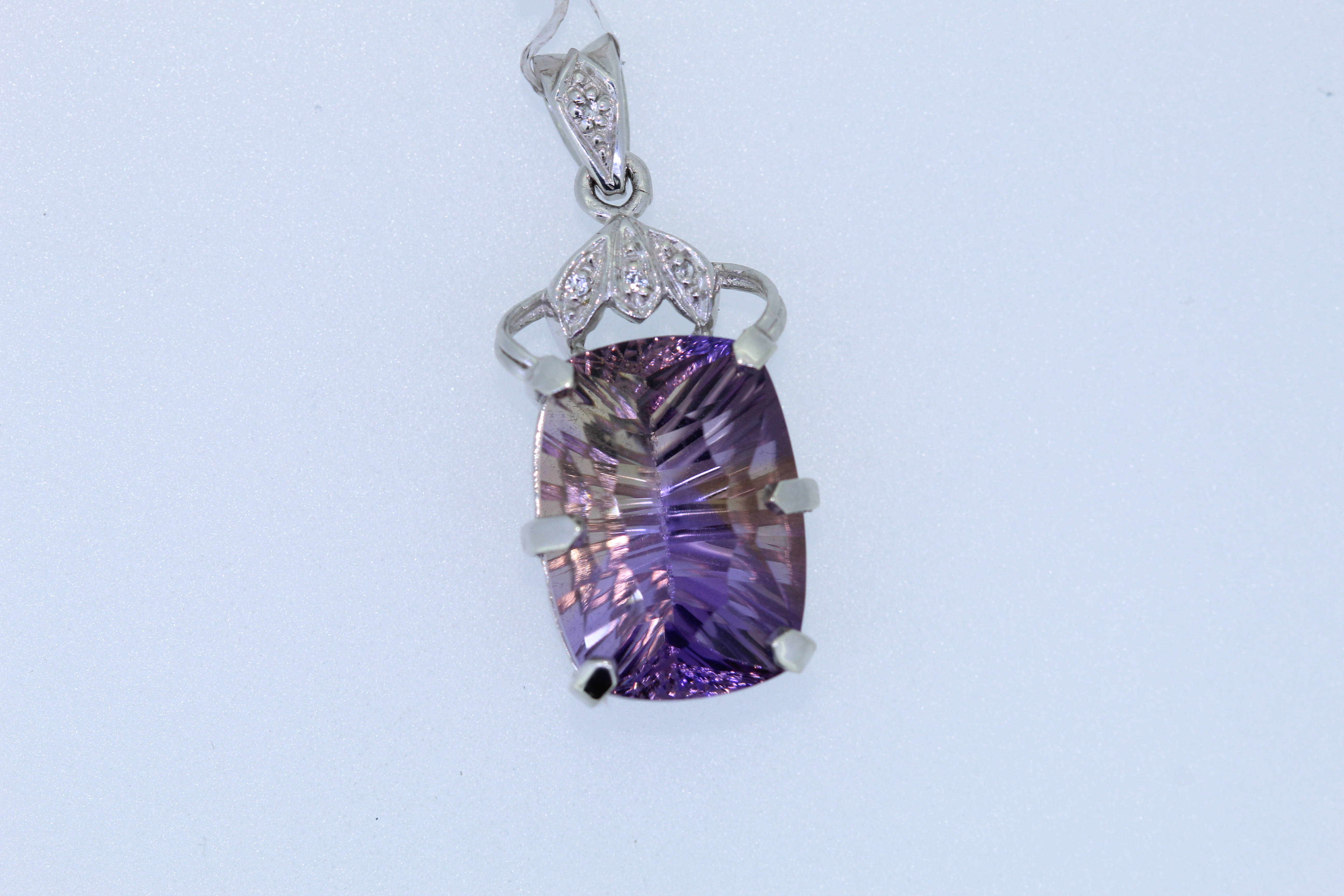 9ct White Gold Mystic Quartz And Diamond Pendant - Image 4 of 5