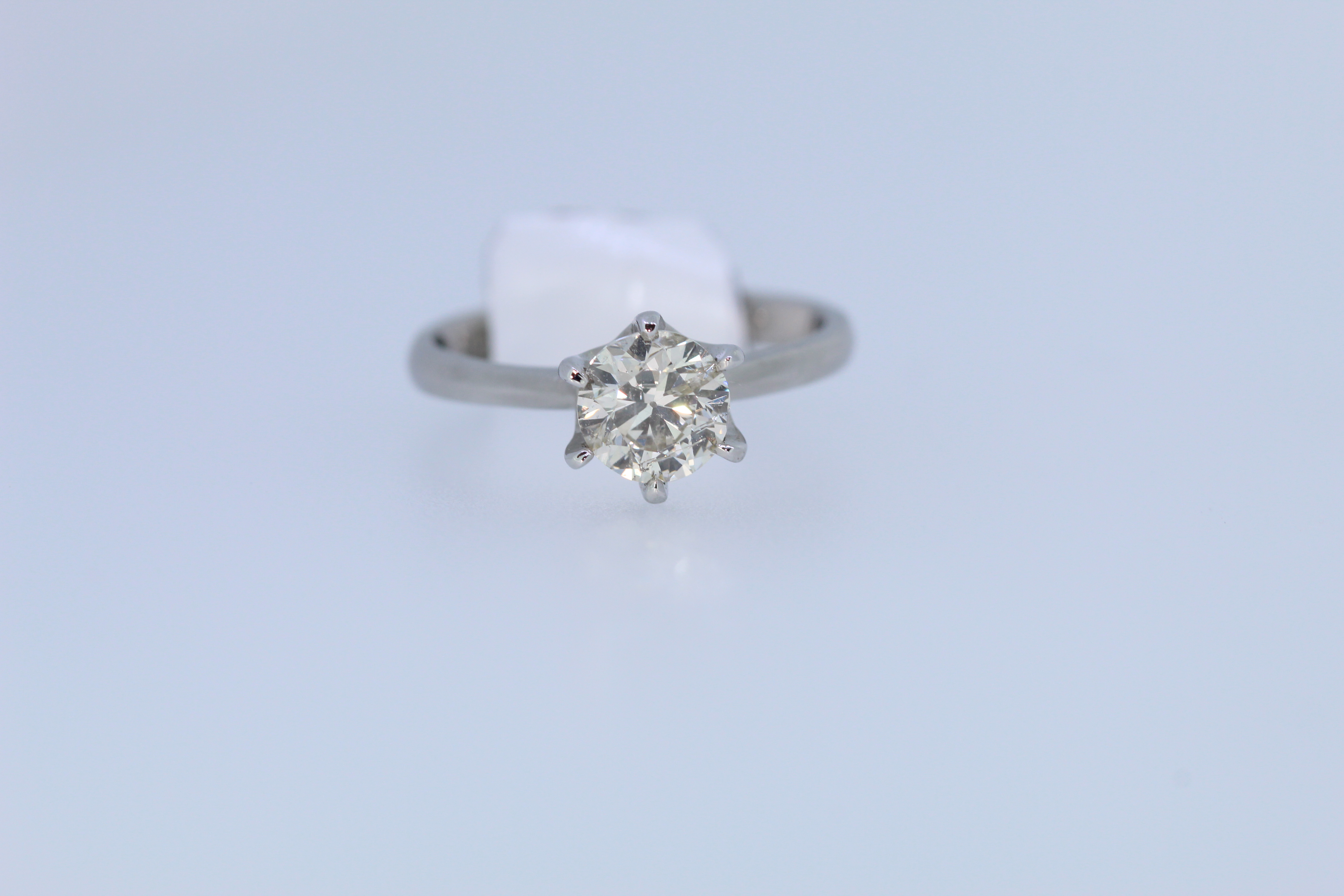 18ct White Gold Solitaire Diamond Ring - Image 4 of 6