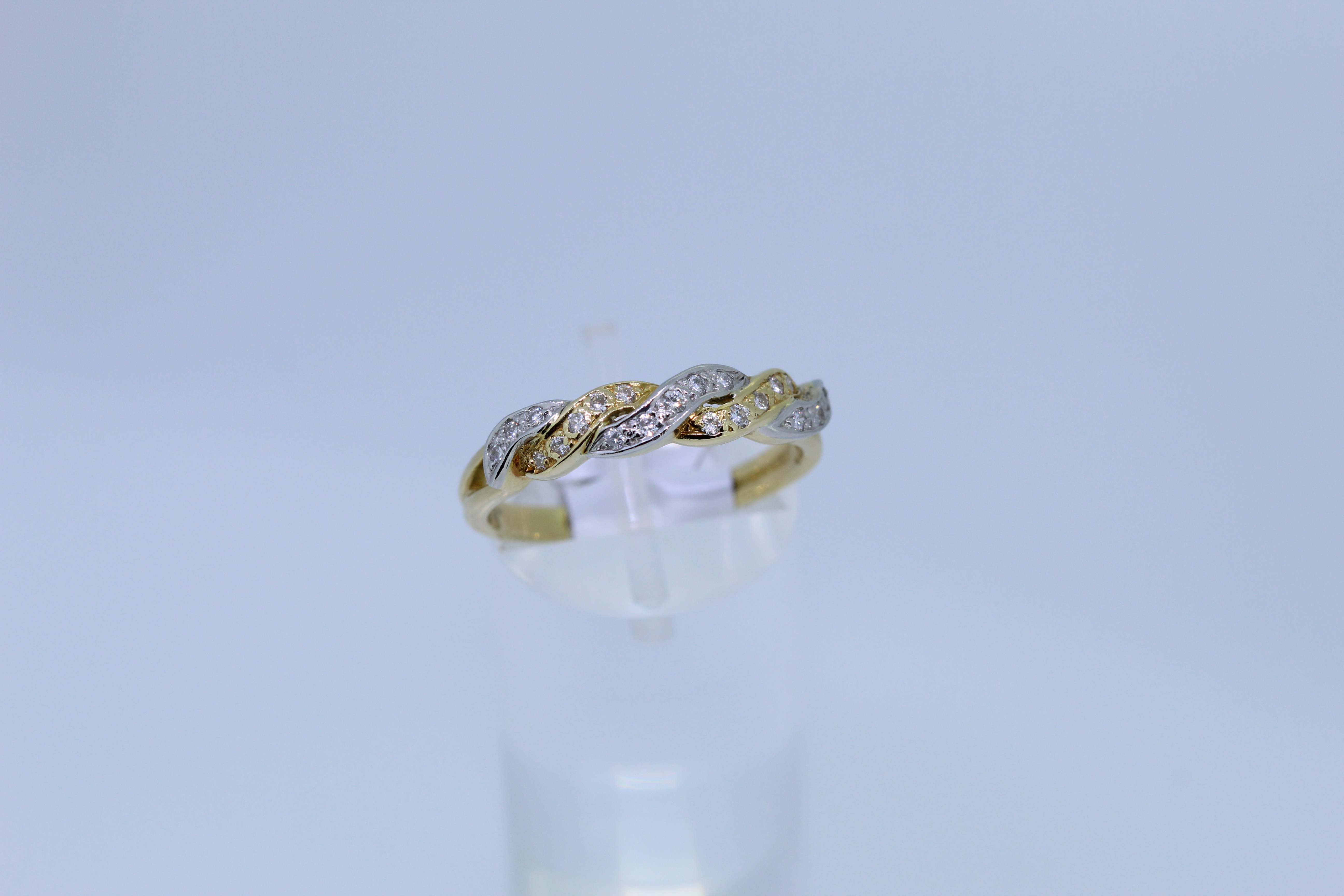 18ct Yellow And White Gold Crossover Diamond Ring