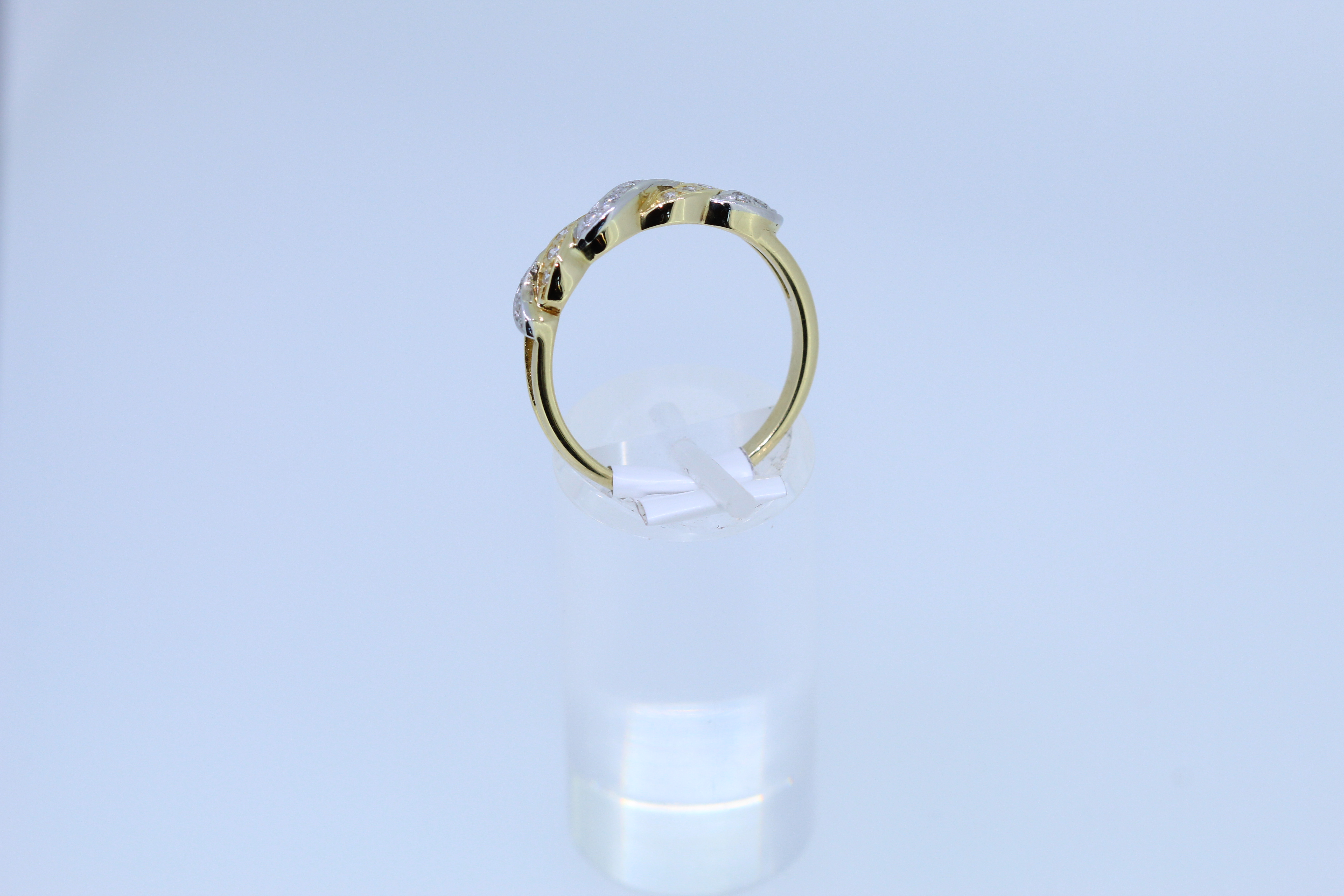 18ct Yellow And White Gold Crossover Diamond Ring - Image 2 of 4