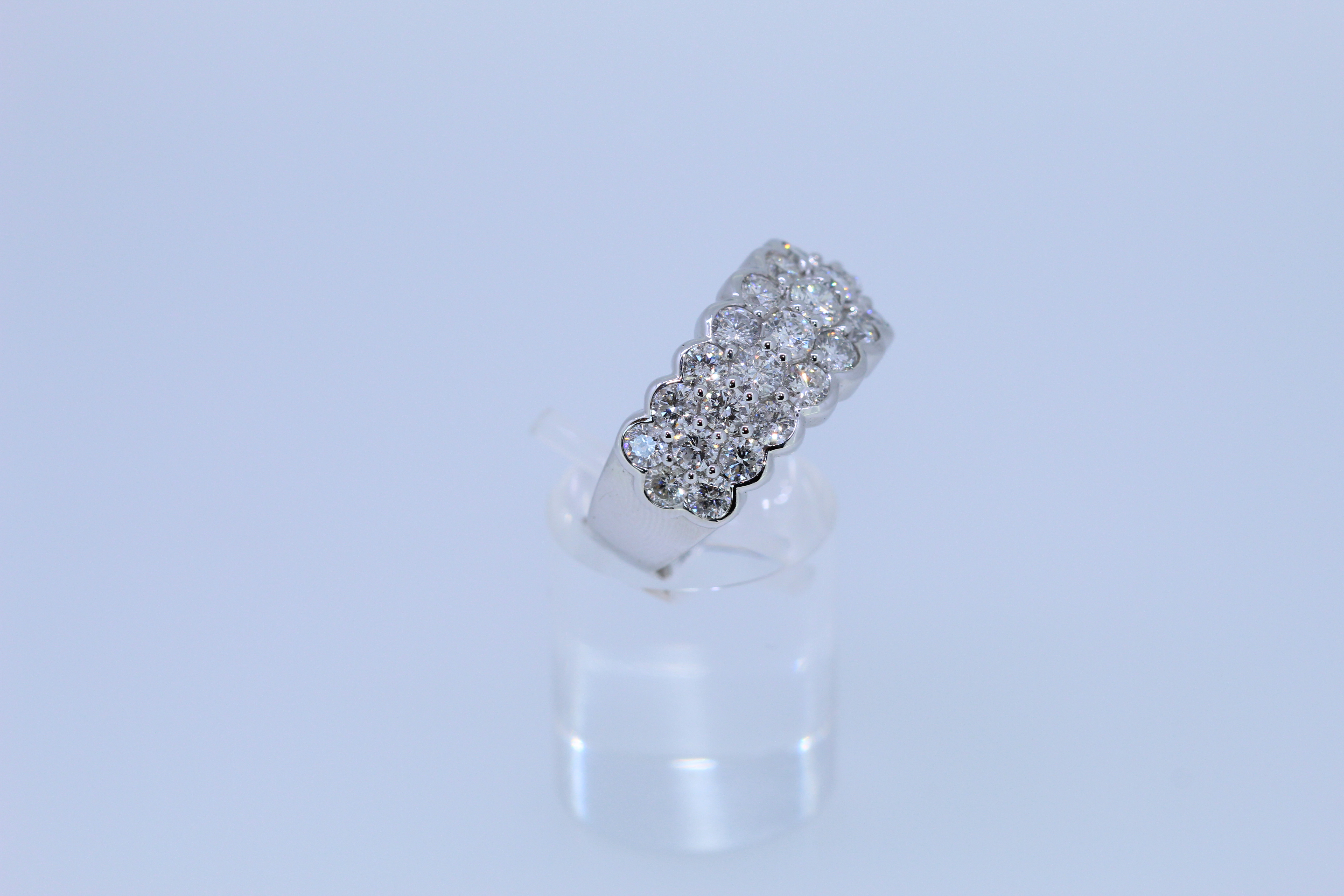 14ct White Gold Three Row Diamond Band - Image 2 of 4