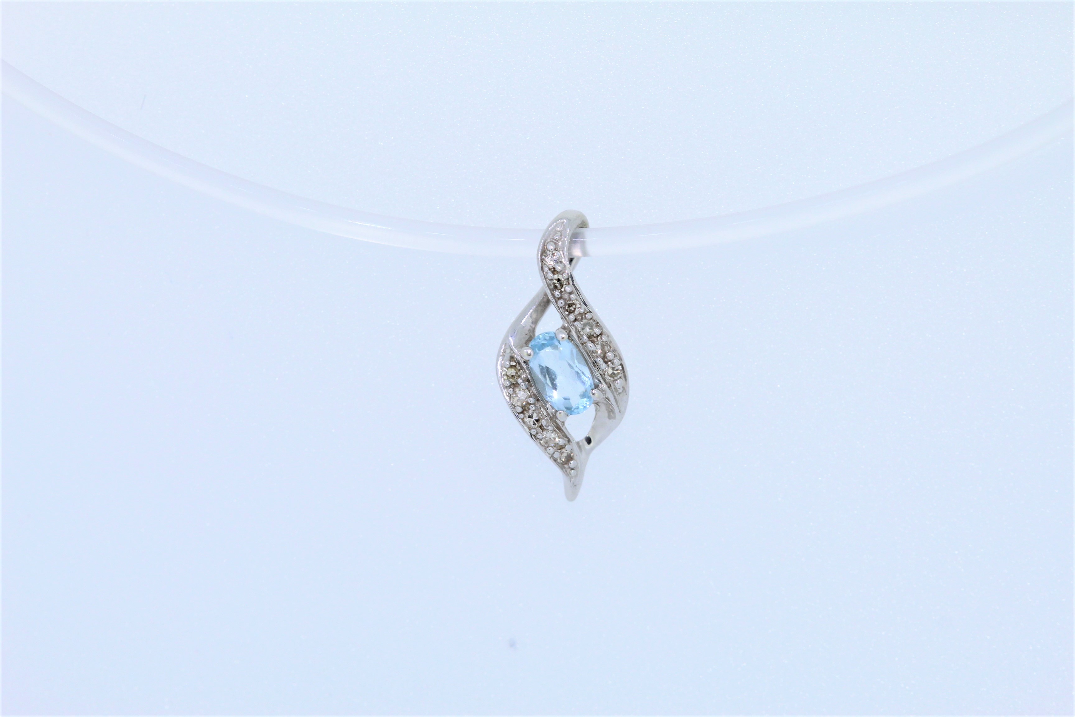 9k White Gold Topaz And Diamond Set Pendant - Image 3 of 3