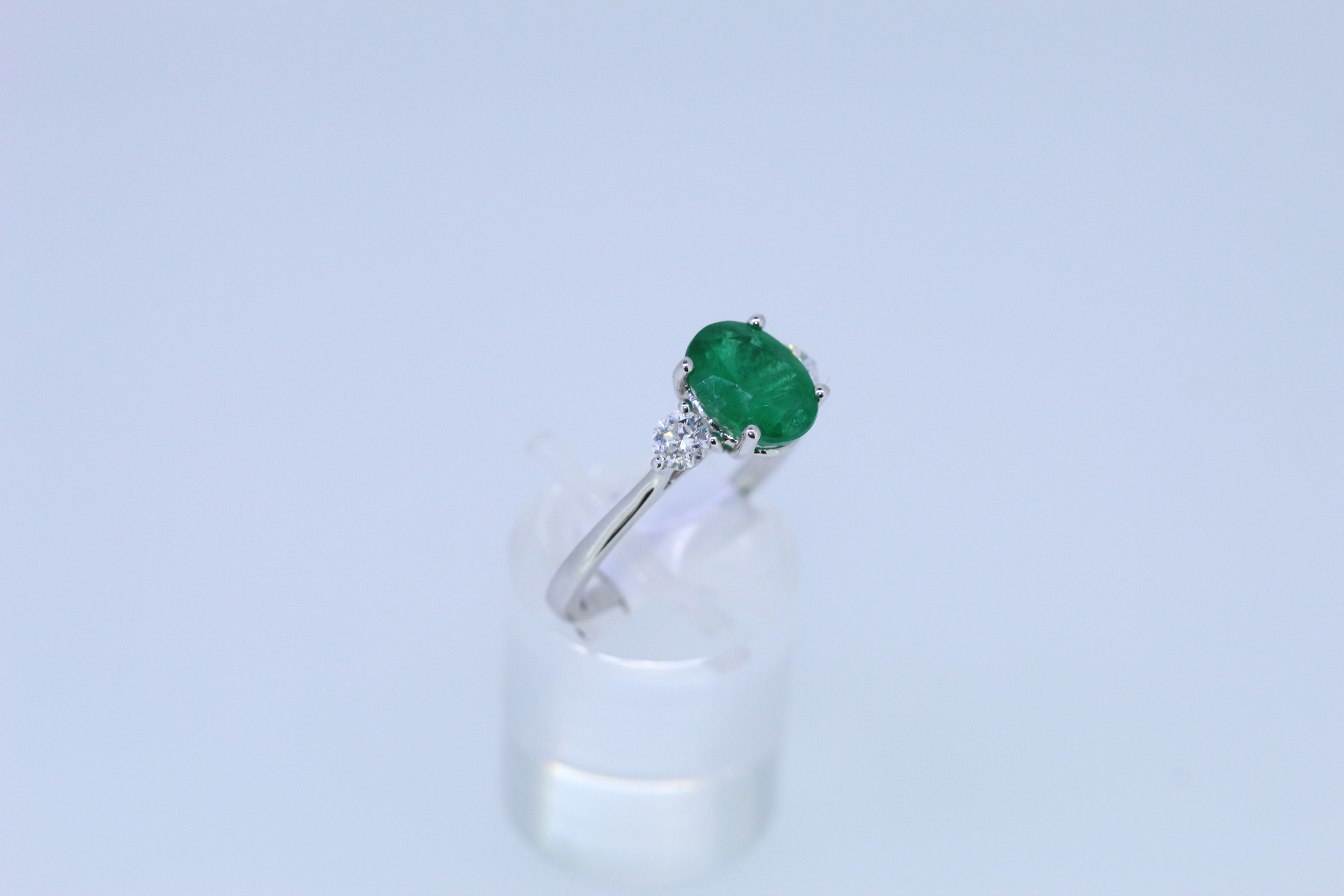 18ct Uk Hallmark White Gold Emerald And Diamond Ring - Image 3 of 5