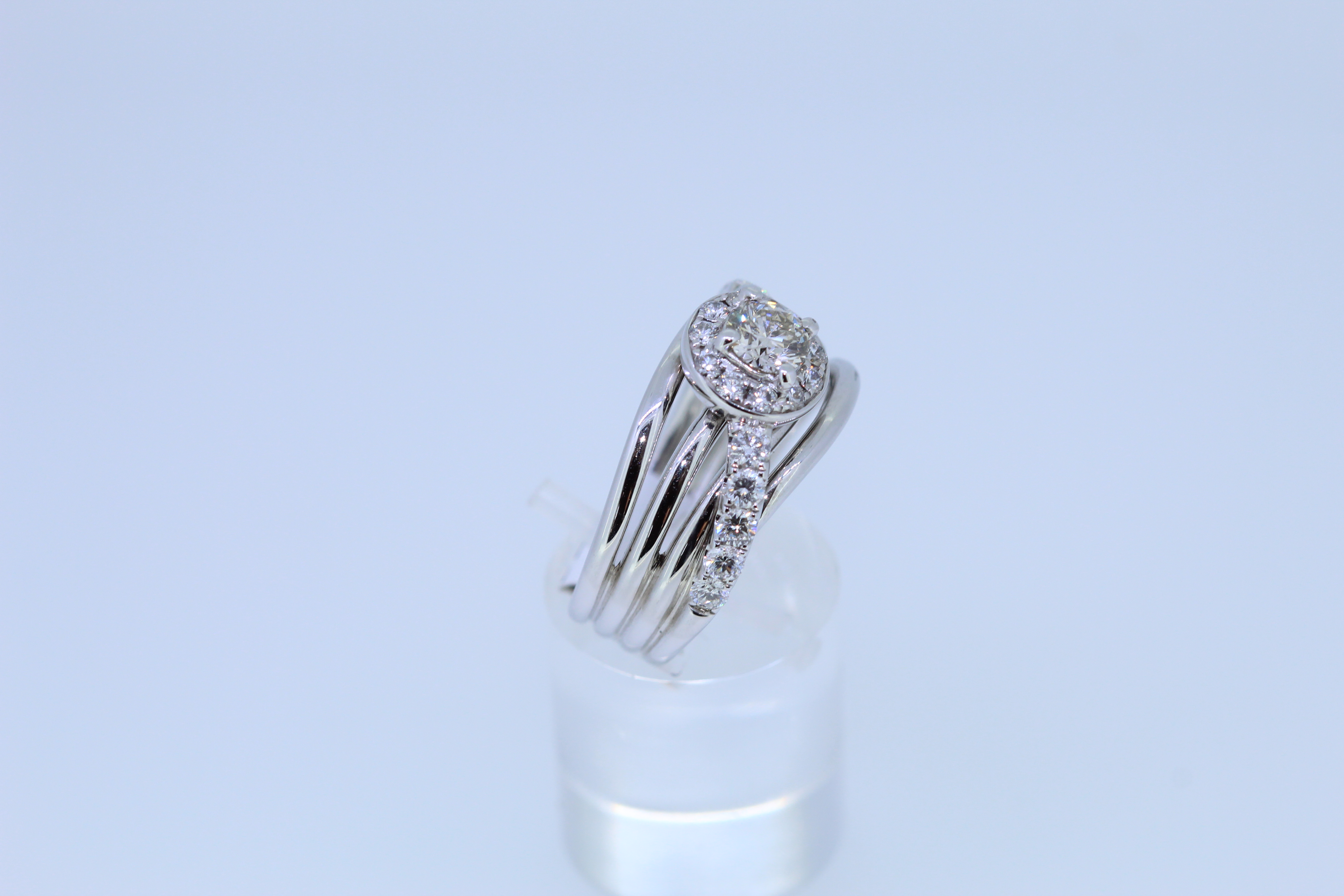 18ct White Gold Diamond Set Heavy Band - Image 2 of 5