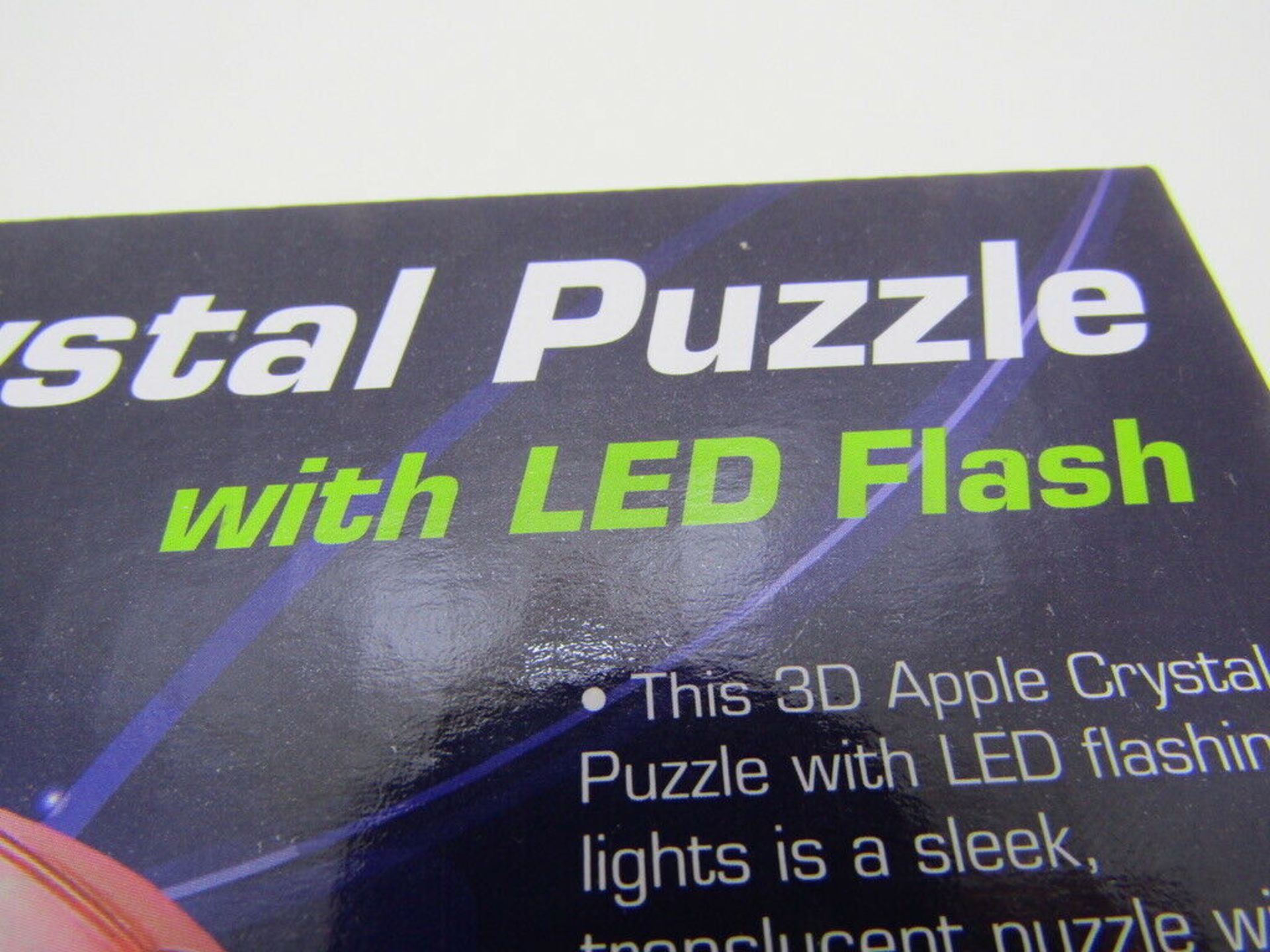 8 x 3D Jigsaw Puzzle. Red Apple with Flashing LED Lights. incs. Batteries. - Image 4 of 4