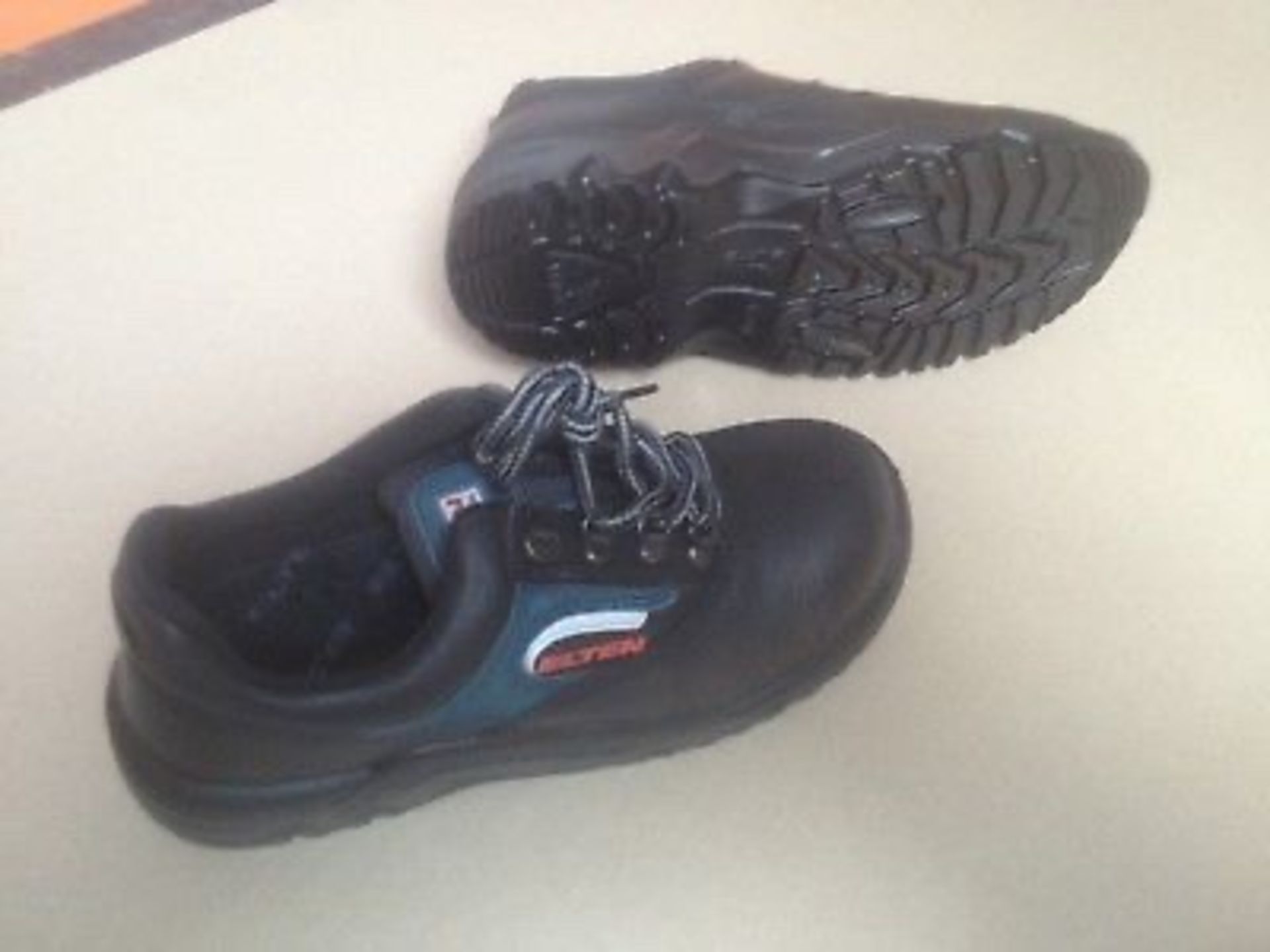 1 Pair SAFETY SHOE. ELTEN 2478. TOE PROTECTOR. UK SIZE 6. EURO 39