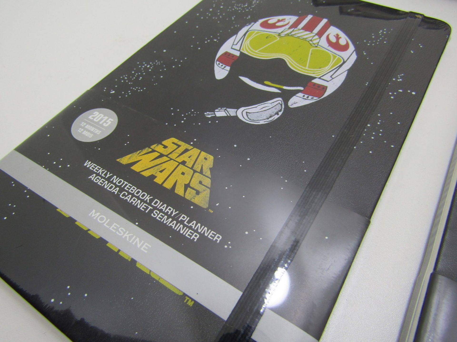 7 x STAR WARS COLLECTABLE 2015 DIARY - Image 2 of 3