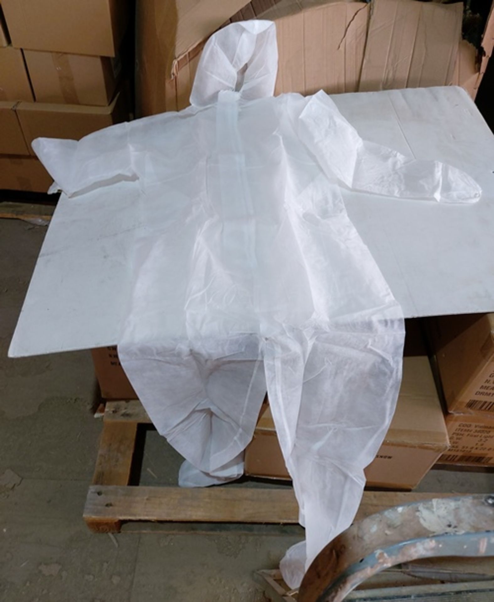 50 x White polypropelene full body coveralls size medium New in original packaging - Image 2 of 2