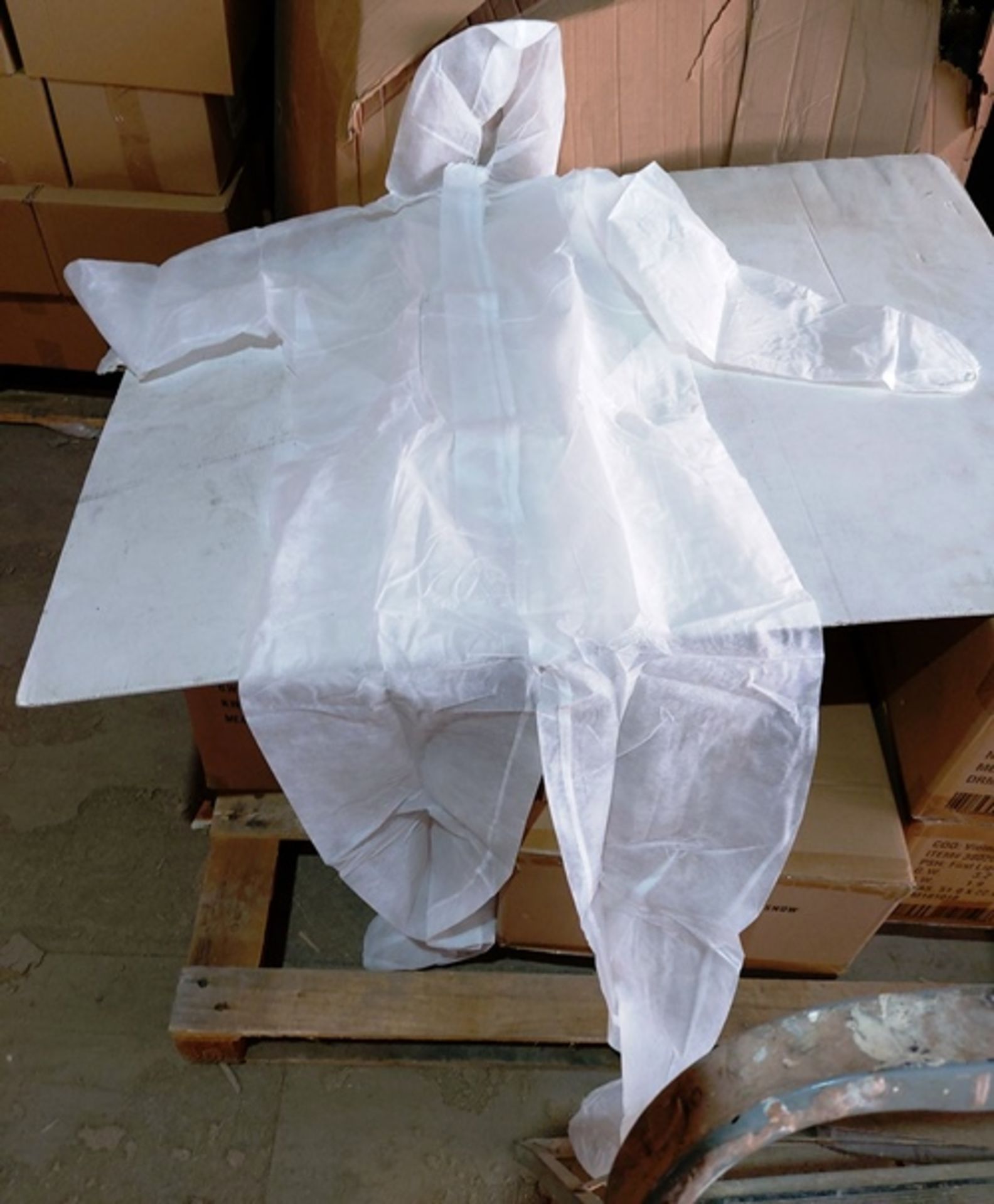 50 x White polypropelene full body coveralls size Large New in original packaging - Image 2 of 2