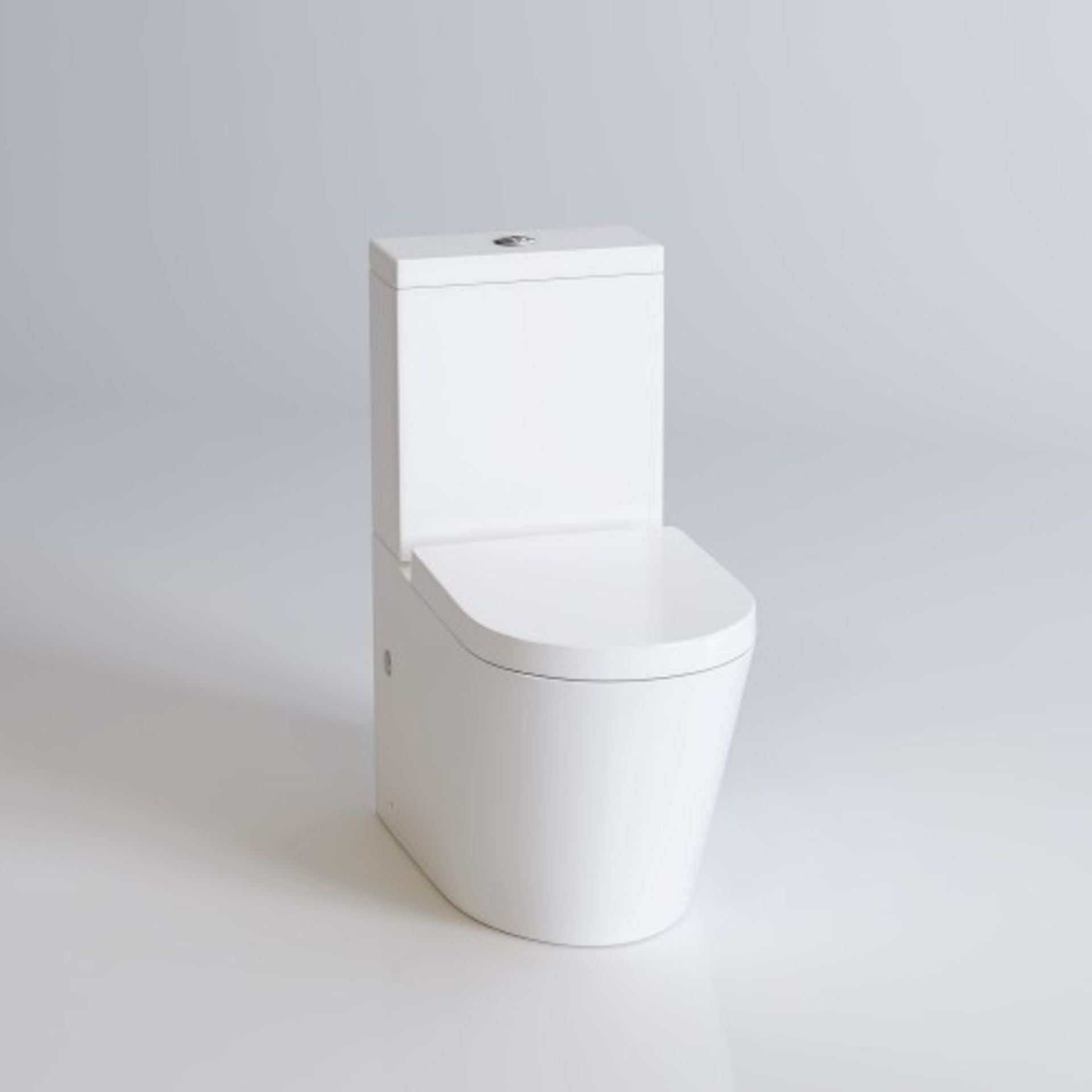 NEW Lyon II Close Coupled Toilet & Cistern inc Luxury Soft Close Seat. RRP £599.99.Lyon is a ... - Image 2 of 3