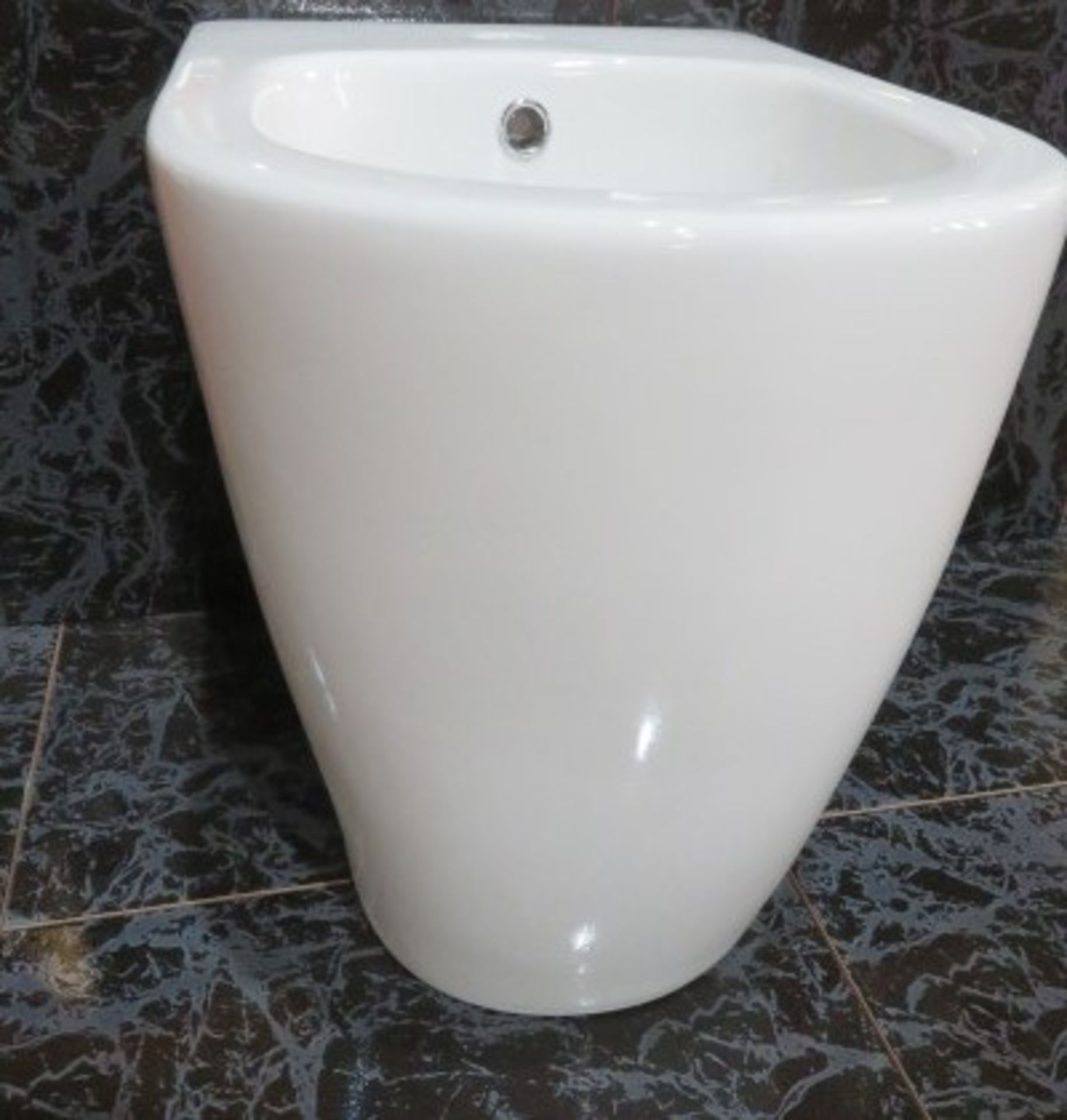 NEW (NS139) 520x360MM Contemporary Bidet, single tap hole. Ceramic Bidet. - Image 4 of 4