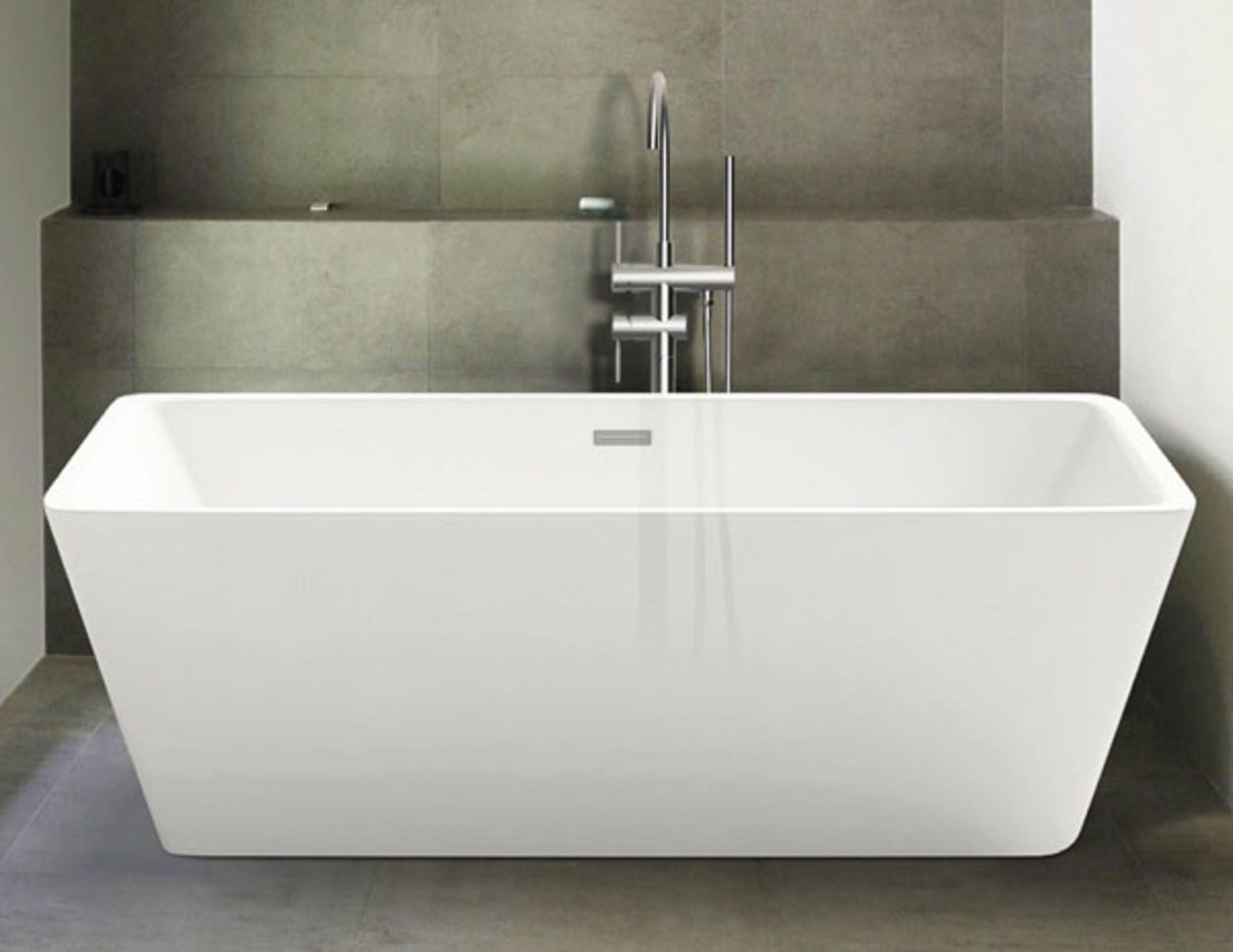 NEW (M5) 1600x800mm Hoxton Freestanding Bath. RRP £2,999.As a result of precise design Hoxton...