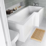 NEW (REF187) ) 1700x850mm Right Hand L-Shaped Bath. Constructed from high quality acrylic Leng...