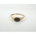 9 yellow gold ring with Onyx