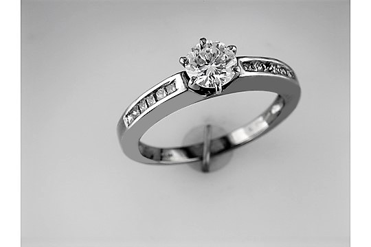 A Fully Restored Diamond Ring with shoulder Diamonds - Image 2 of 3