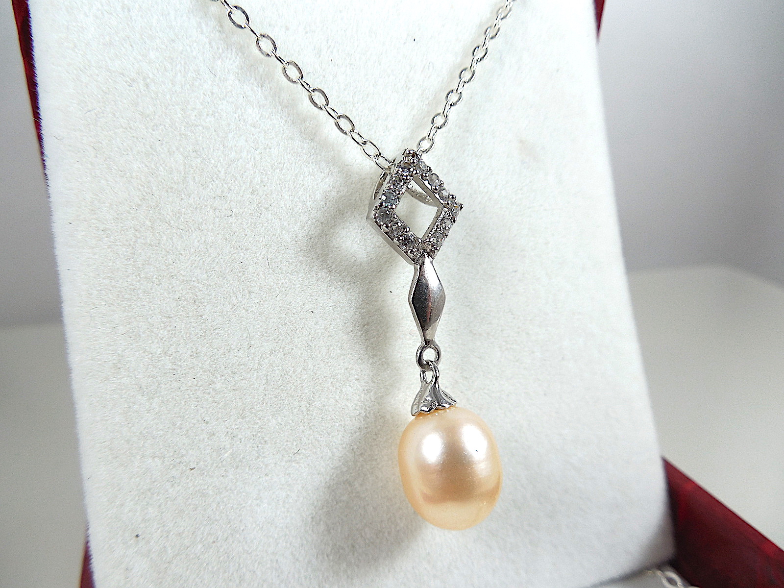 Silver necklace with Pearl pendant