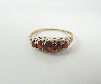 9 K gold ring with Garnet