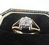 9k gold ring with Diamond