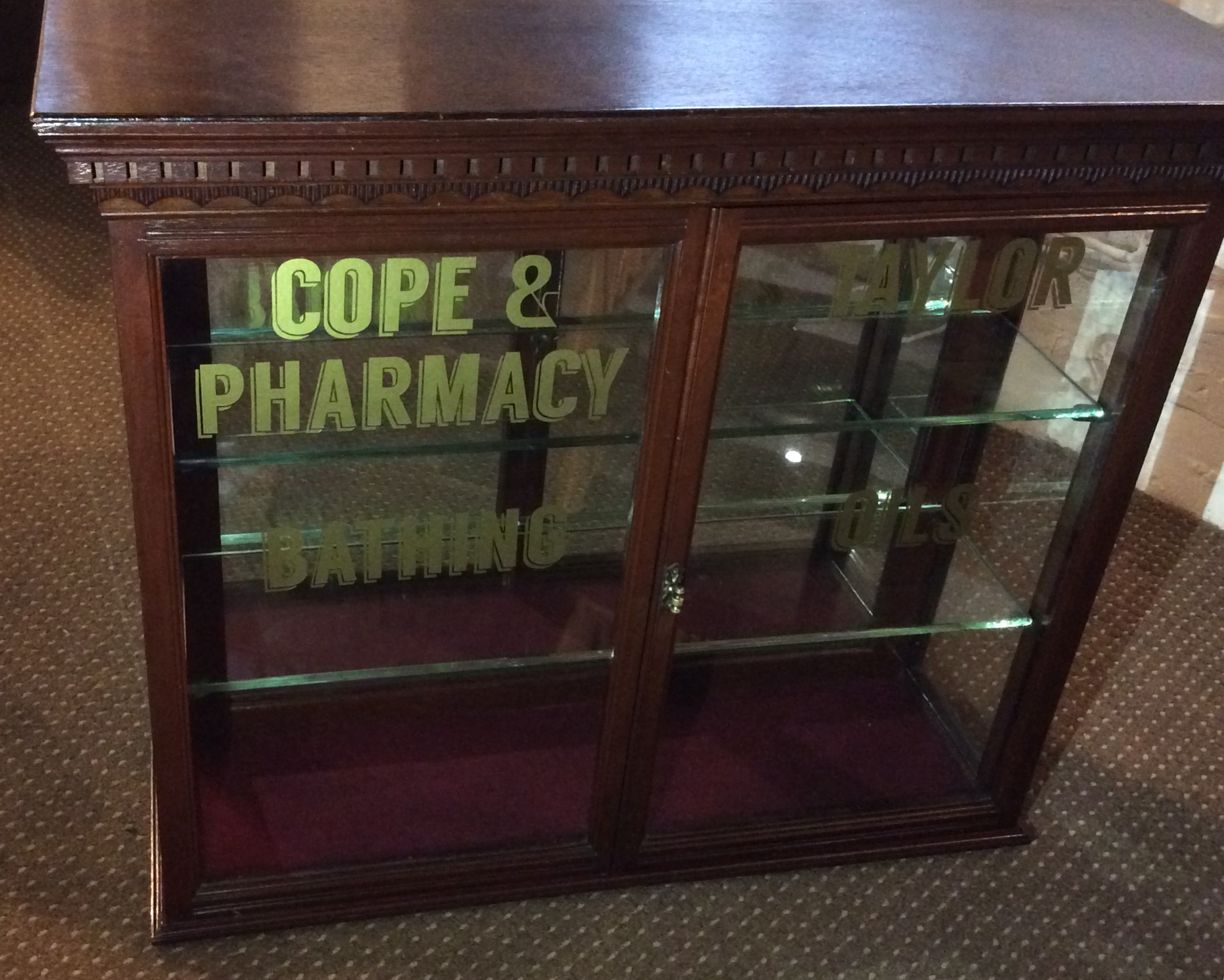 Collectable Antique 1910 mahogany Pharmaceuticals shop cabinet Cole & Taylor - Image 3 of 11