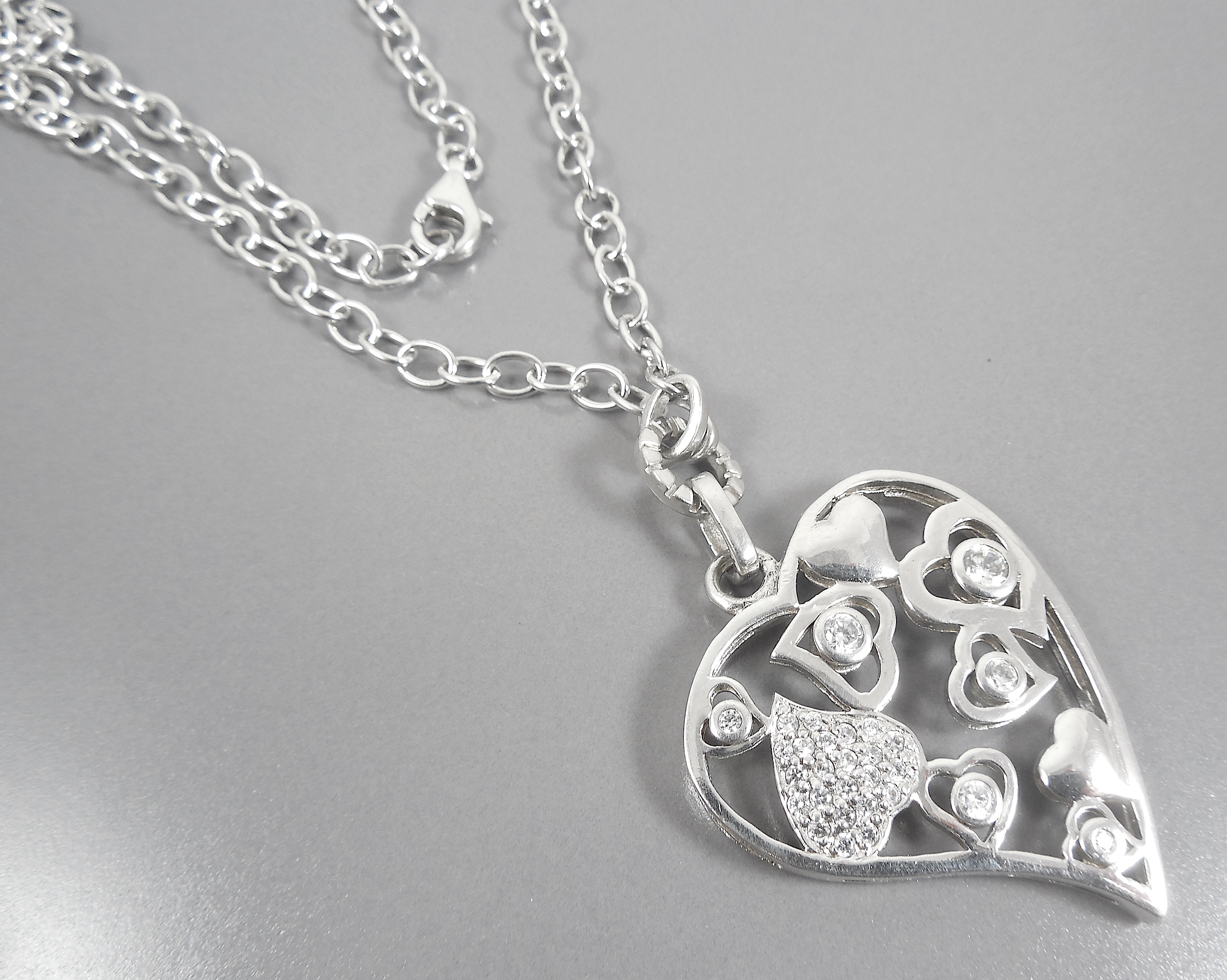 Heart shaped silver neklace - Image 2 of 4
