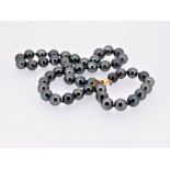 Certified High Luster Tahitian Pearls Necklace 18K Yellow Gold 2 Diamond Clasp