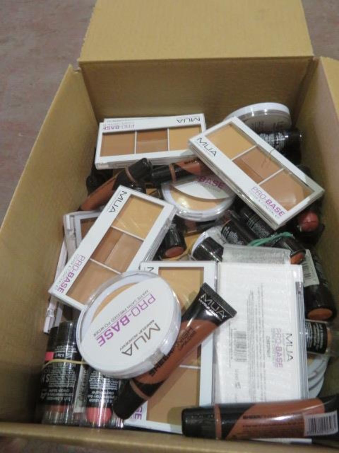 (Z187) Circa. 200 items of various new make up acadamy make up to include: lip gloss, lip stick...