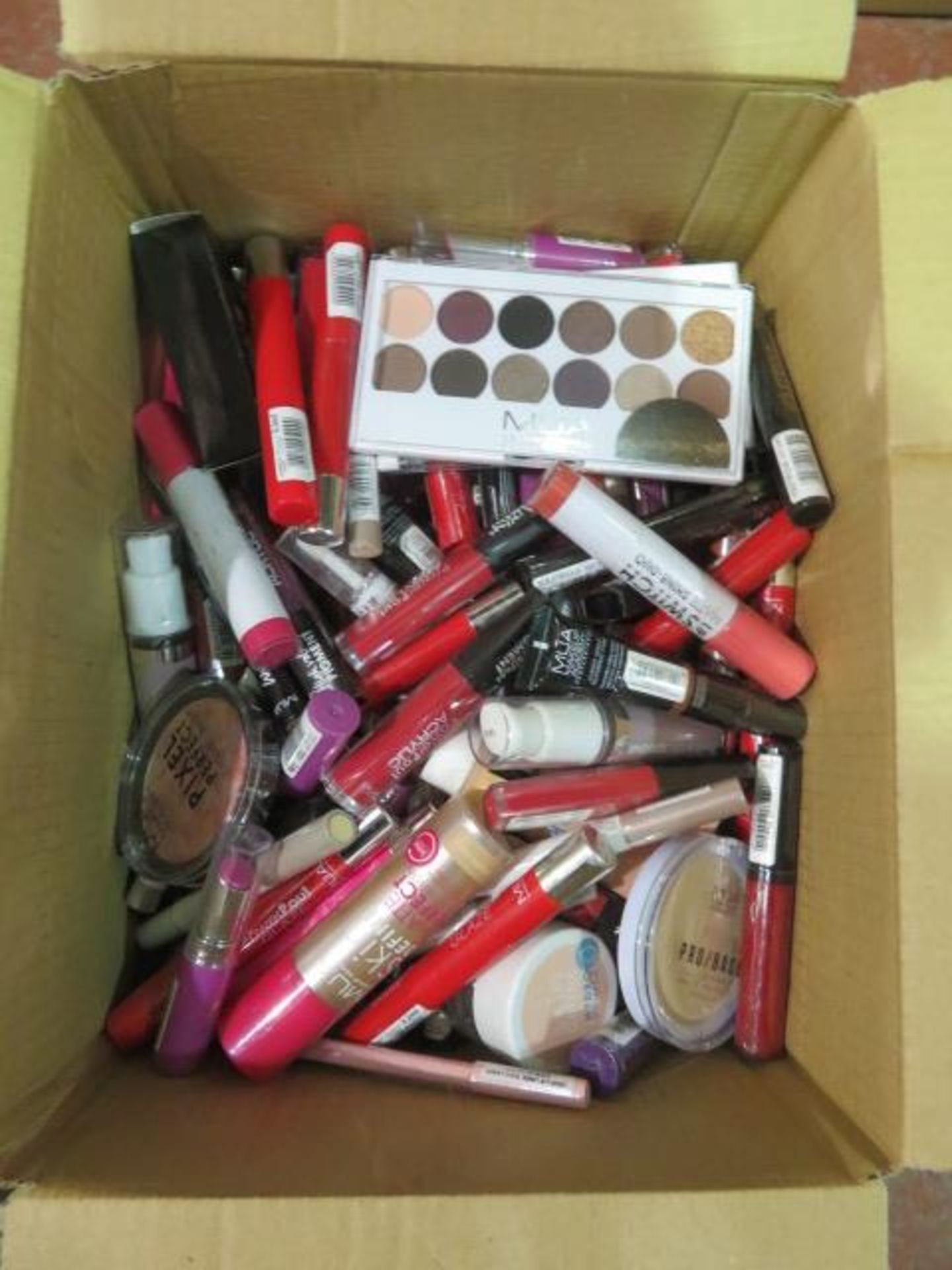 (Z63) Circa. 200 items of various new make up acadamy make up to include: skin define hydro pri...